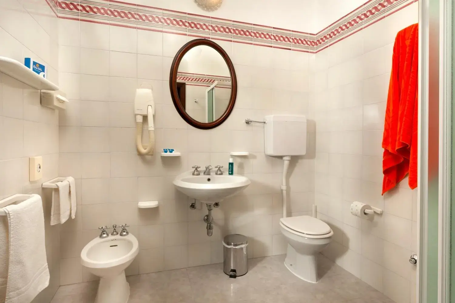 Bathroom in Hotel Milano Helvetia - in centro con piscina Bathroom in Hotel Milano Helvetia - in centro con piscina