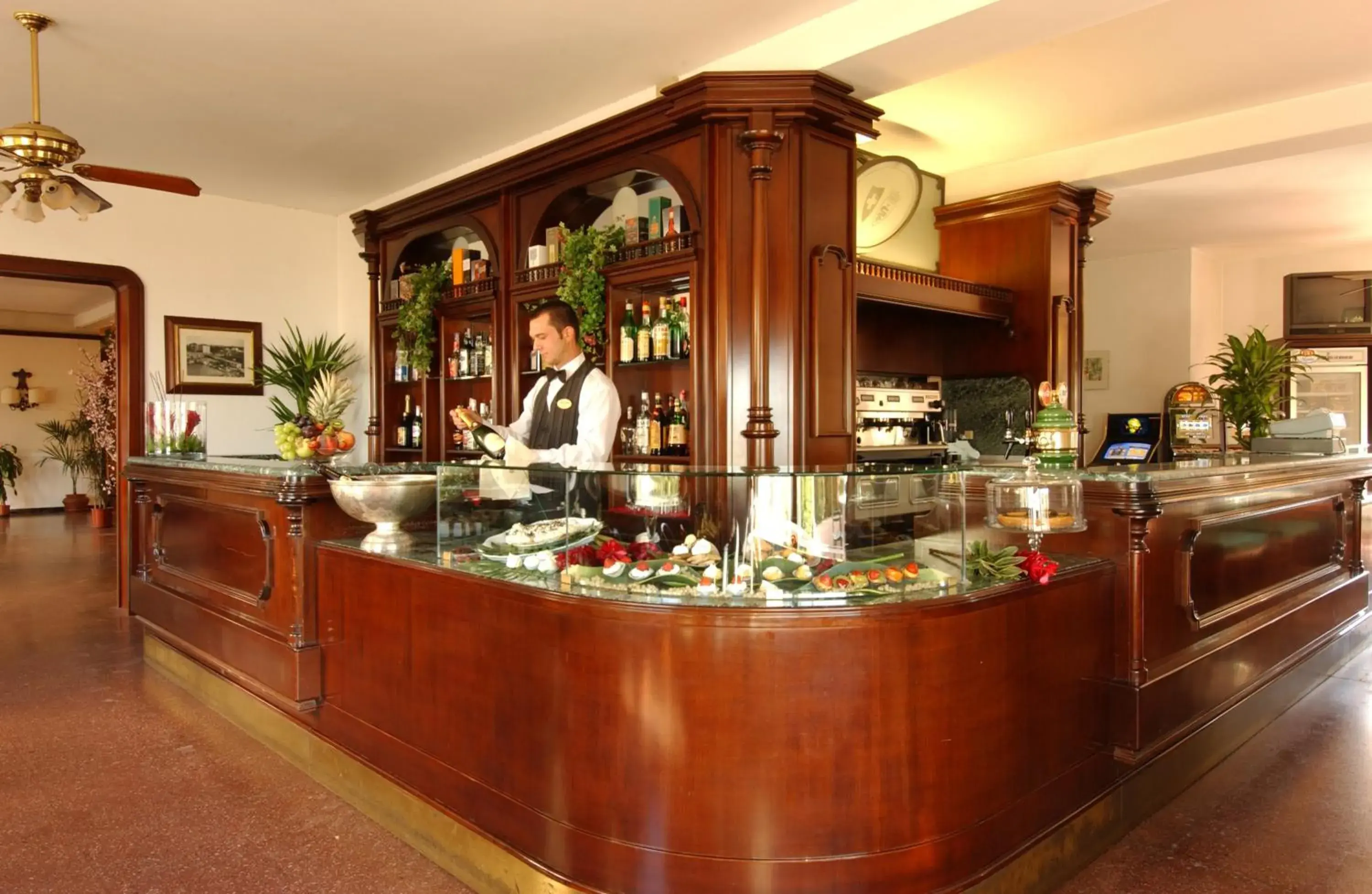 Lounge or bar in Hotel Milano Helvetia - in centro con piscina Lounge or bar in Hotel Milano Helvetia - in centro con piscina