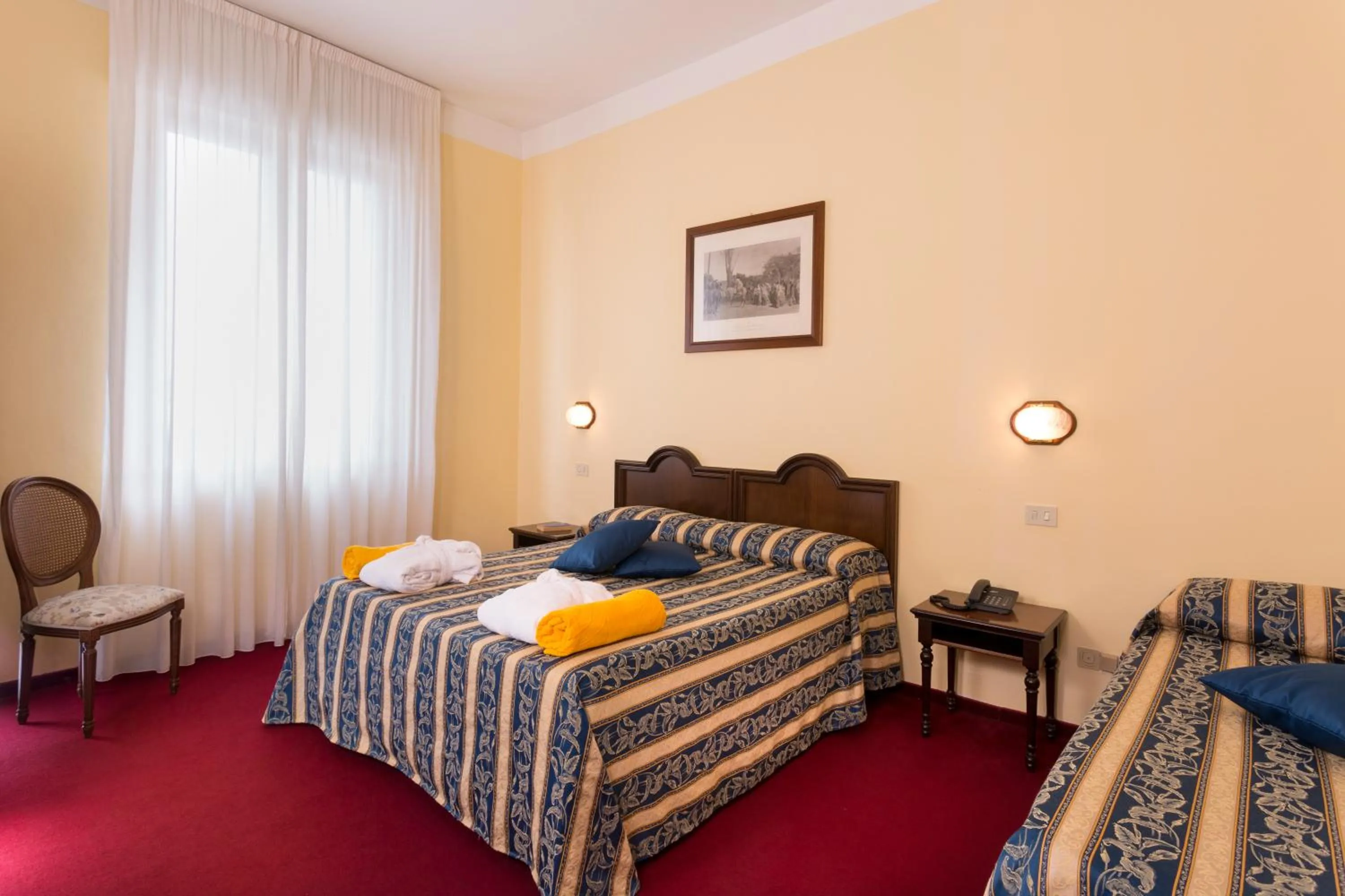 Bed in Hotel Milano Helvetia - in centro con piscina