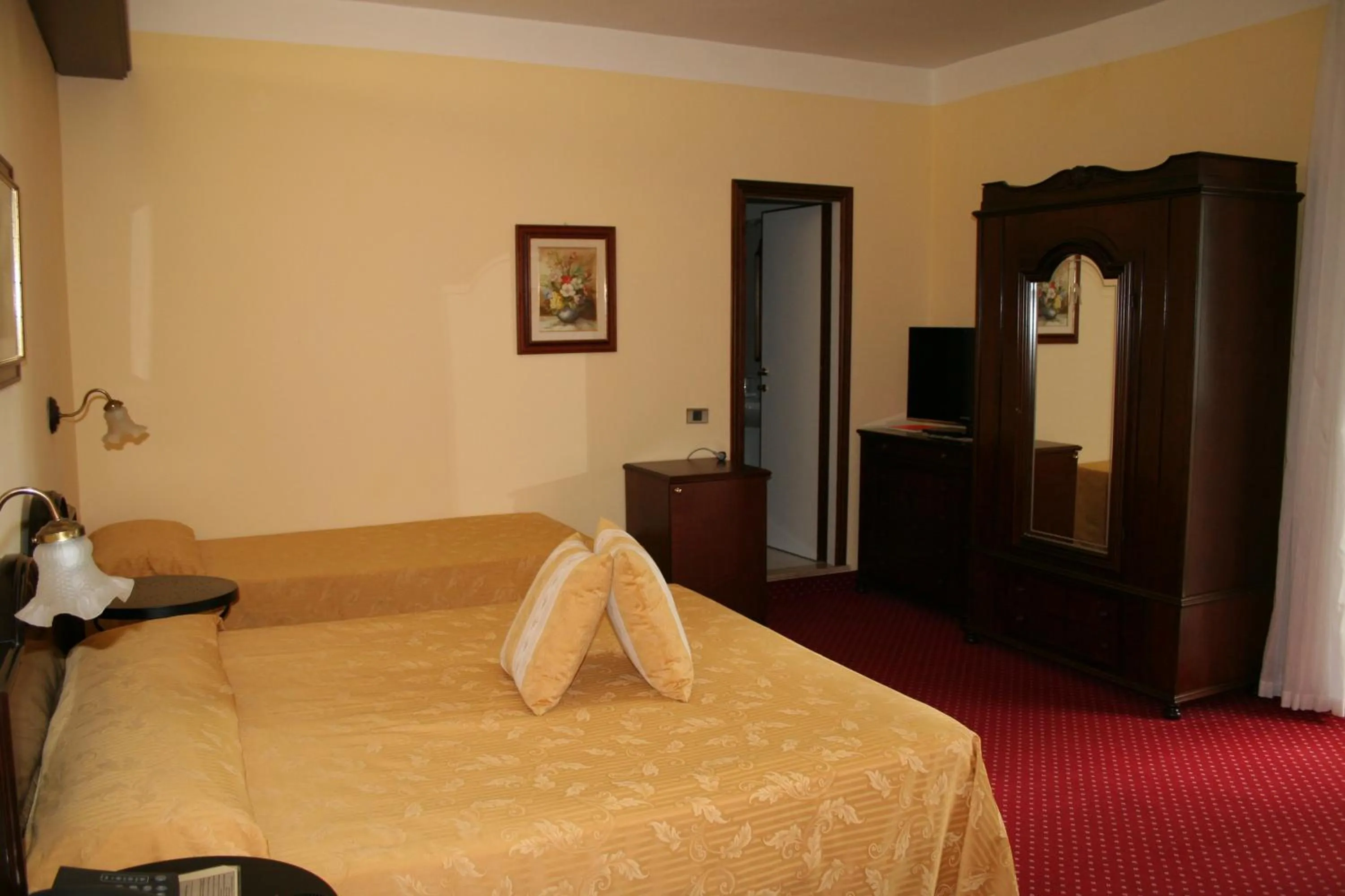 Bedroom, Bed in Hotel Milano Helvetia - in centro con piscina