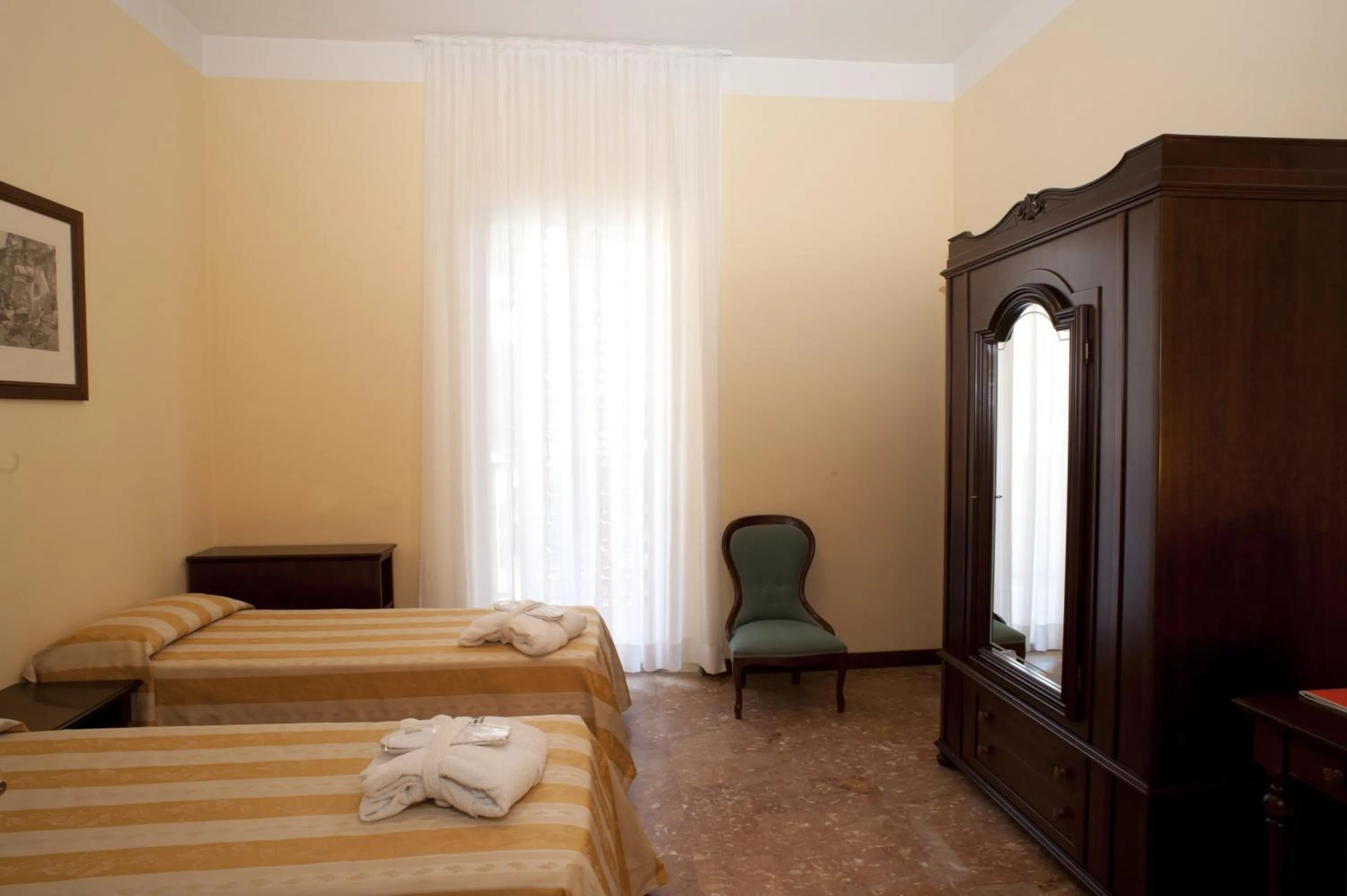 Photo of the whole room, Bed in Hotel Milano Helvetia - in centro con piscina