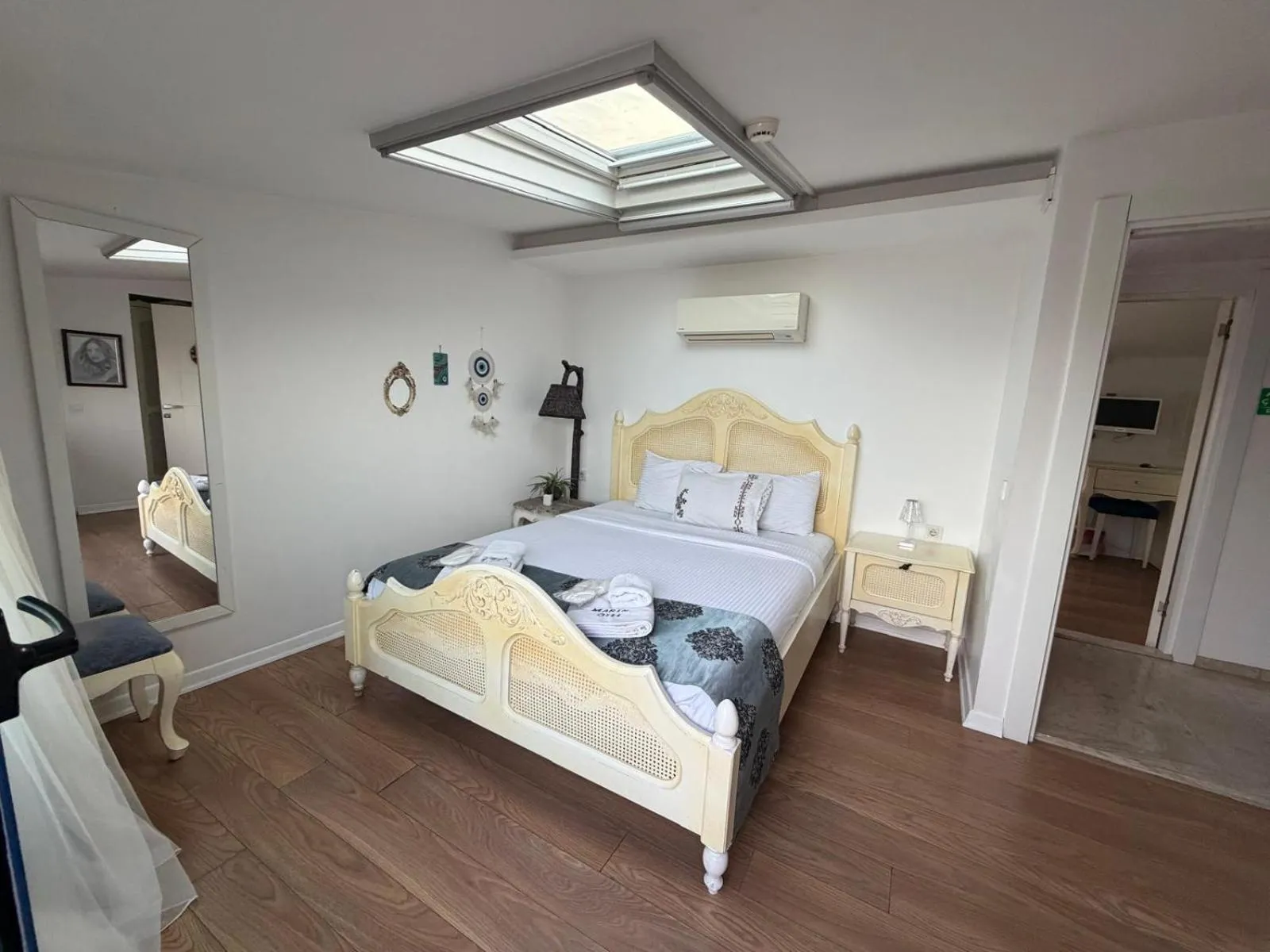 Bedroom, Bed in Urla Marin otel