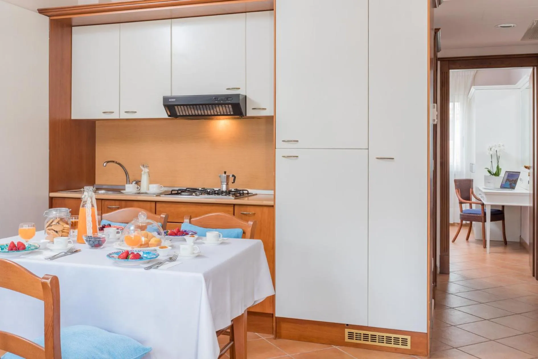 Kitchen or kitchenette in Oleandri Resort Paestum
