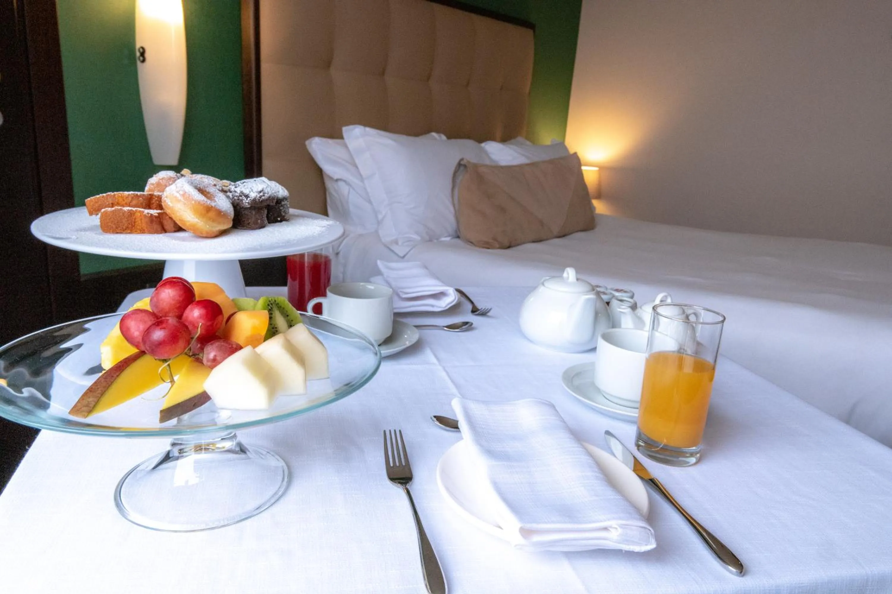 Bedroom, Bed in UNA HOTELS MH Matera