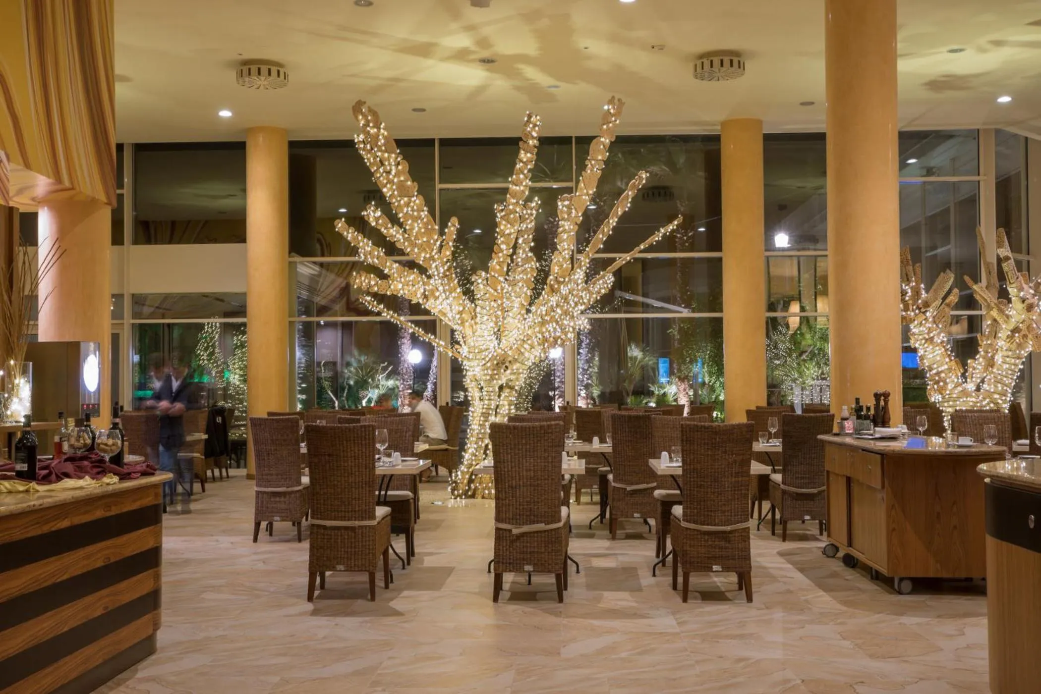 Restaurant/places to eat in UNA HOTELS MH Matera