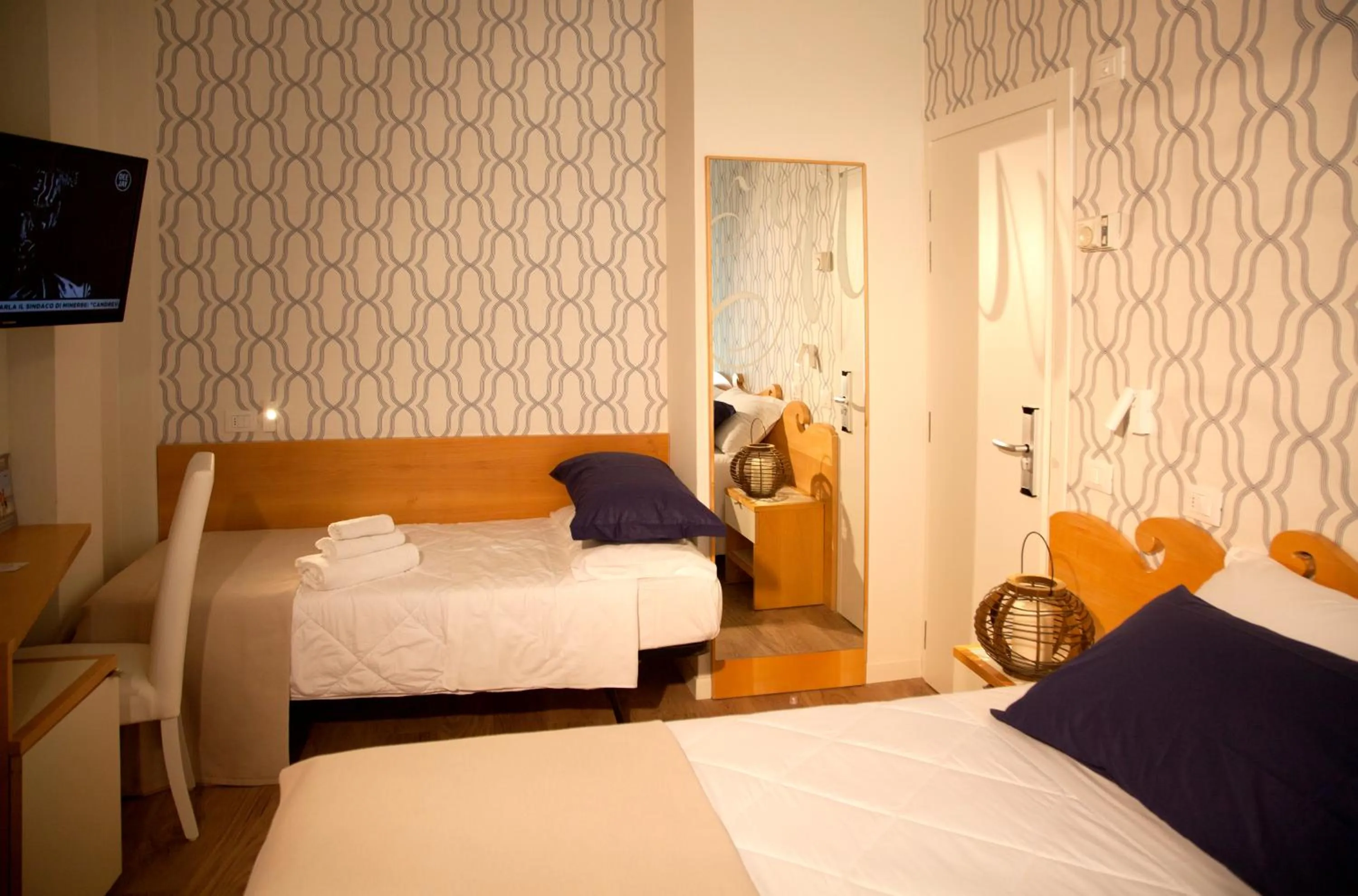 Bed in Hotel Montecarlo - Vista Mare con Area Fitness