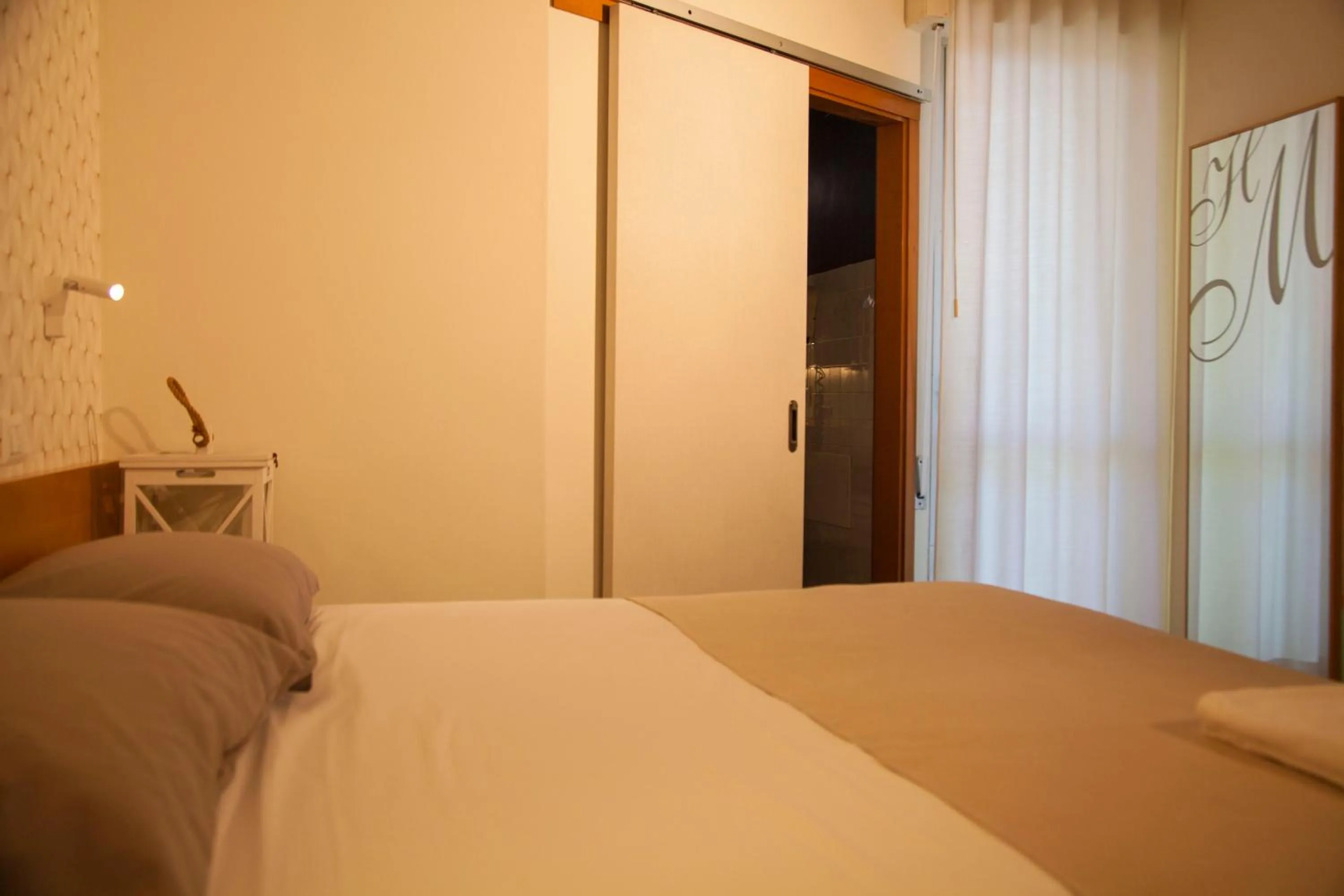 Bed in Hotel Montecarlo - Vista Mare con Area Fitness