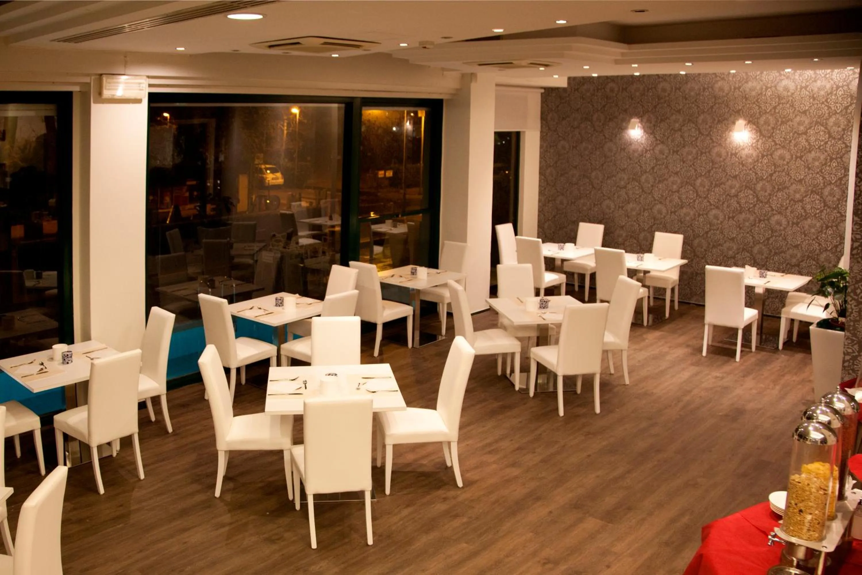 Restaurant/places to eat in Hotel Montecarlo - Vista Mare con Area Fitness
