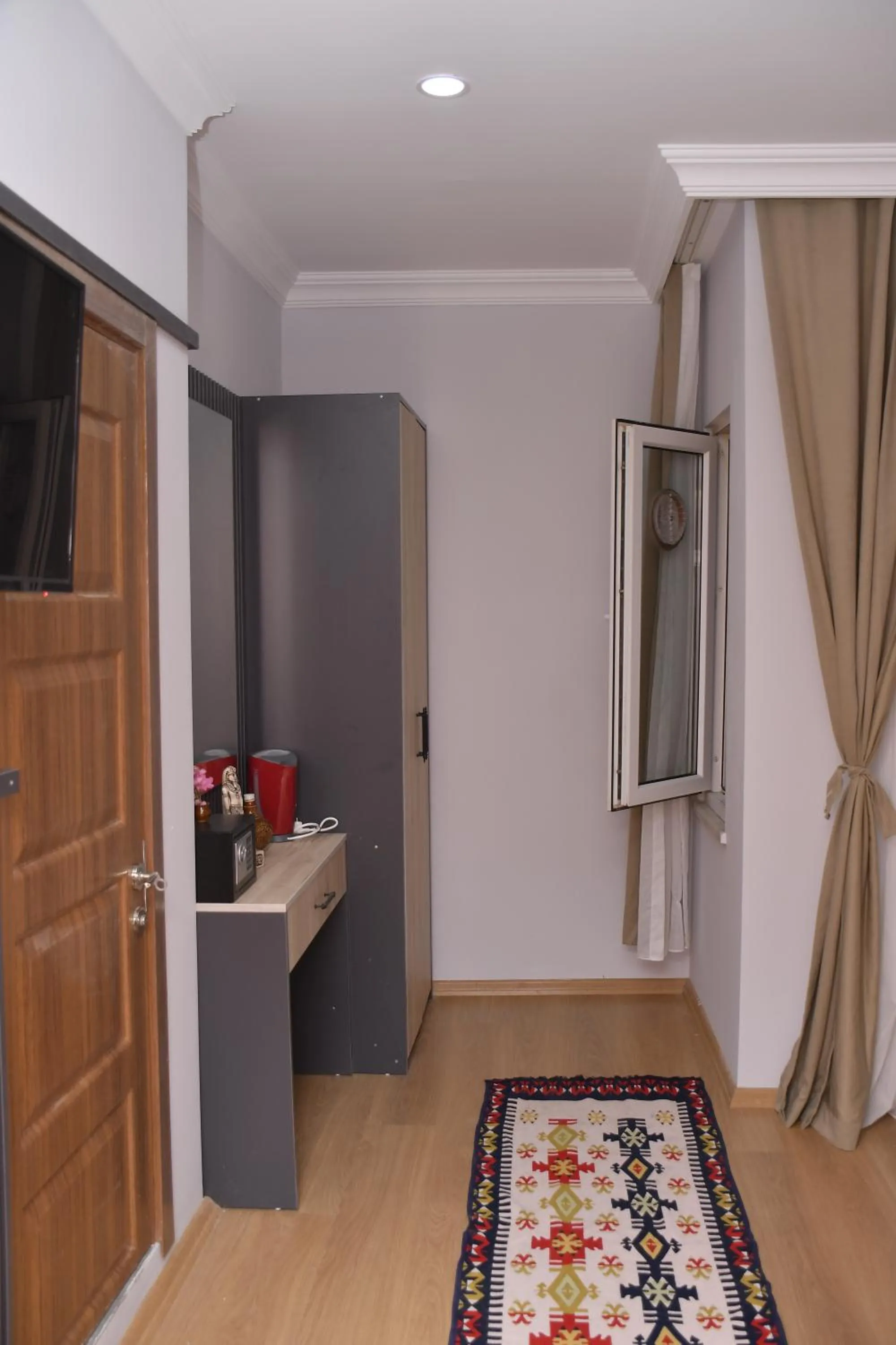 Communal lounge/ TV room in Hotel Arinna