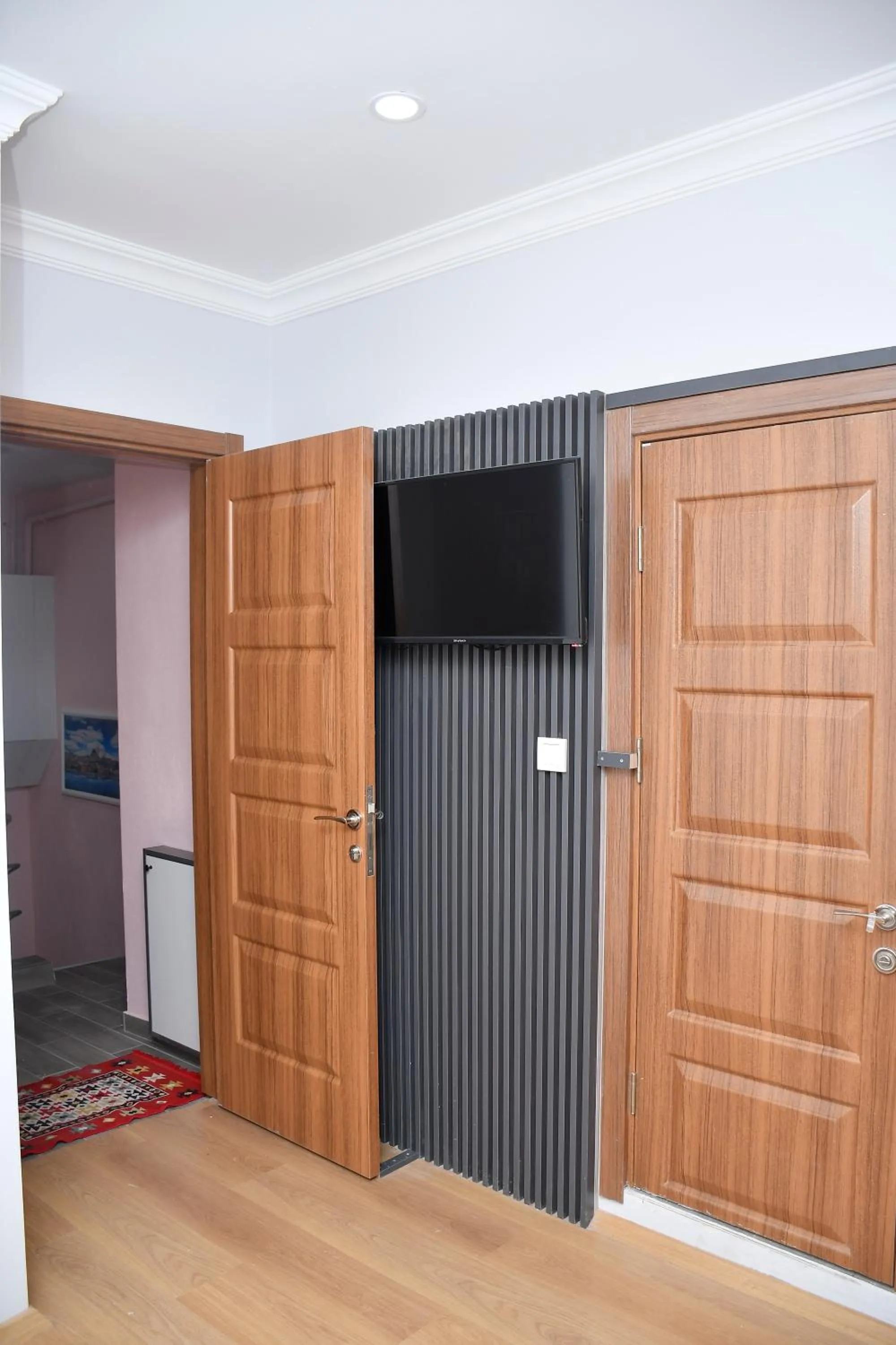 Communal lounge/ TV room in Hotel Arinna