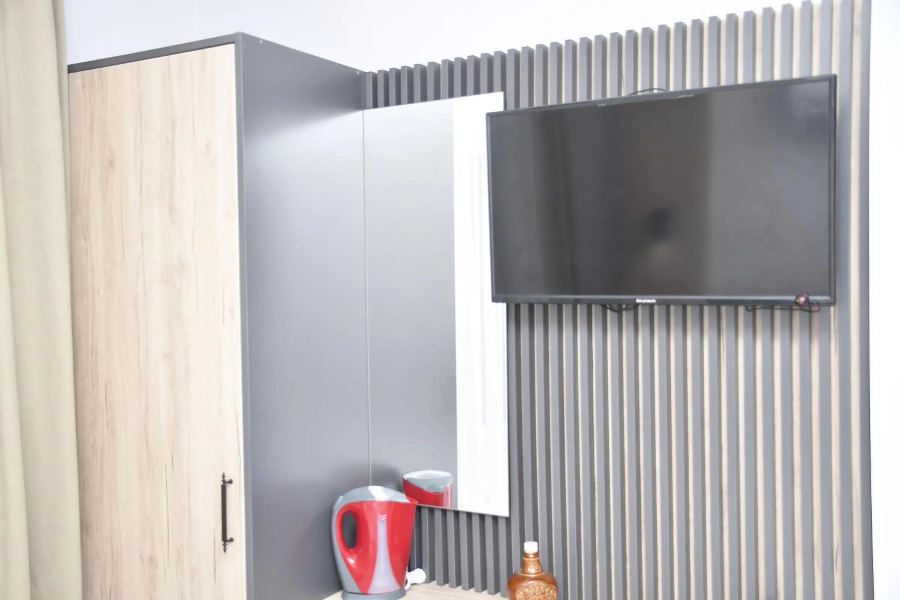 Communal lounge/ TV room in Hotel Arinna