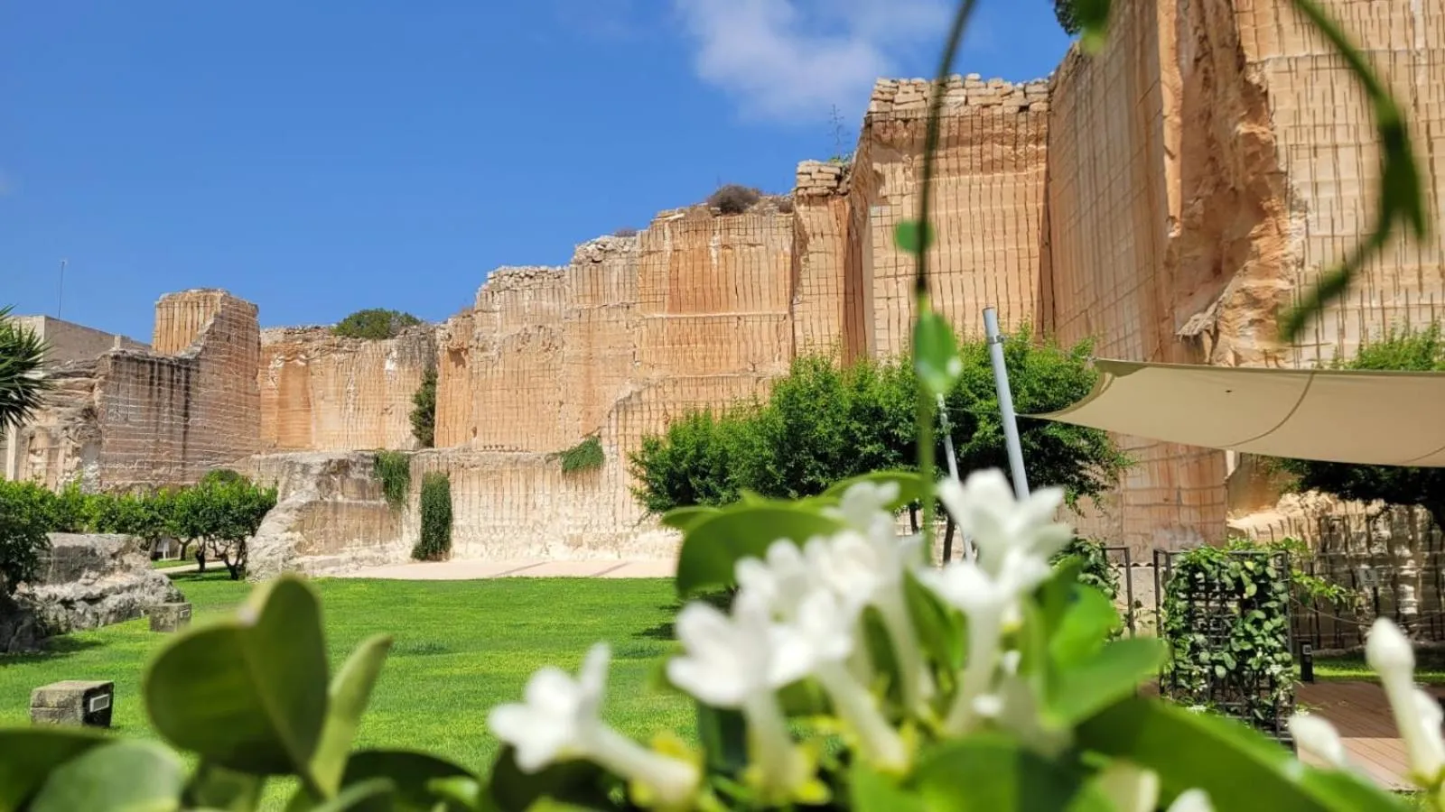 Garden in Cave Bianche Hotel