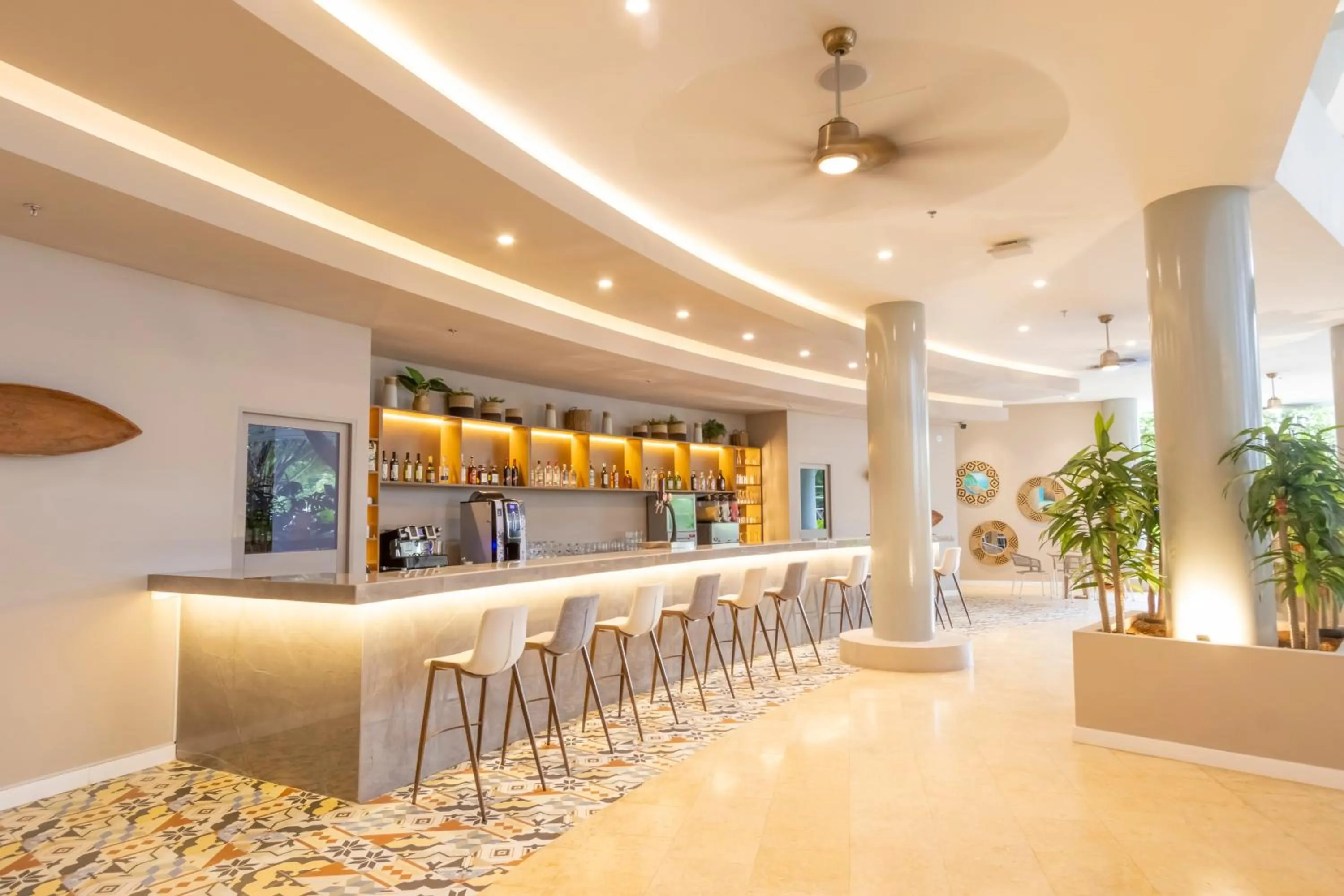 Lounge or bar in Grand Sirenis San Andres