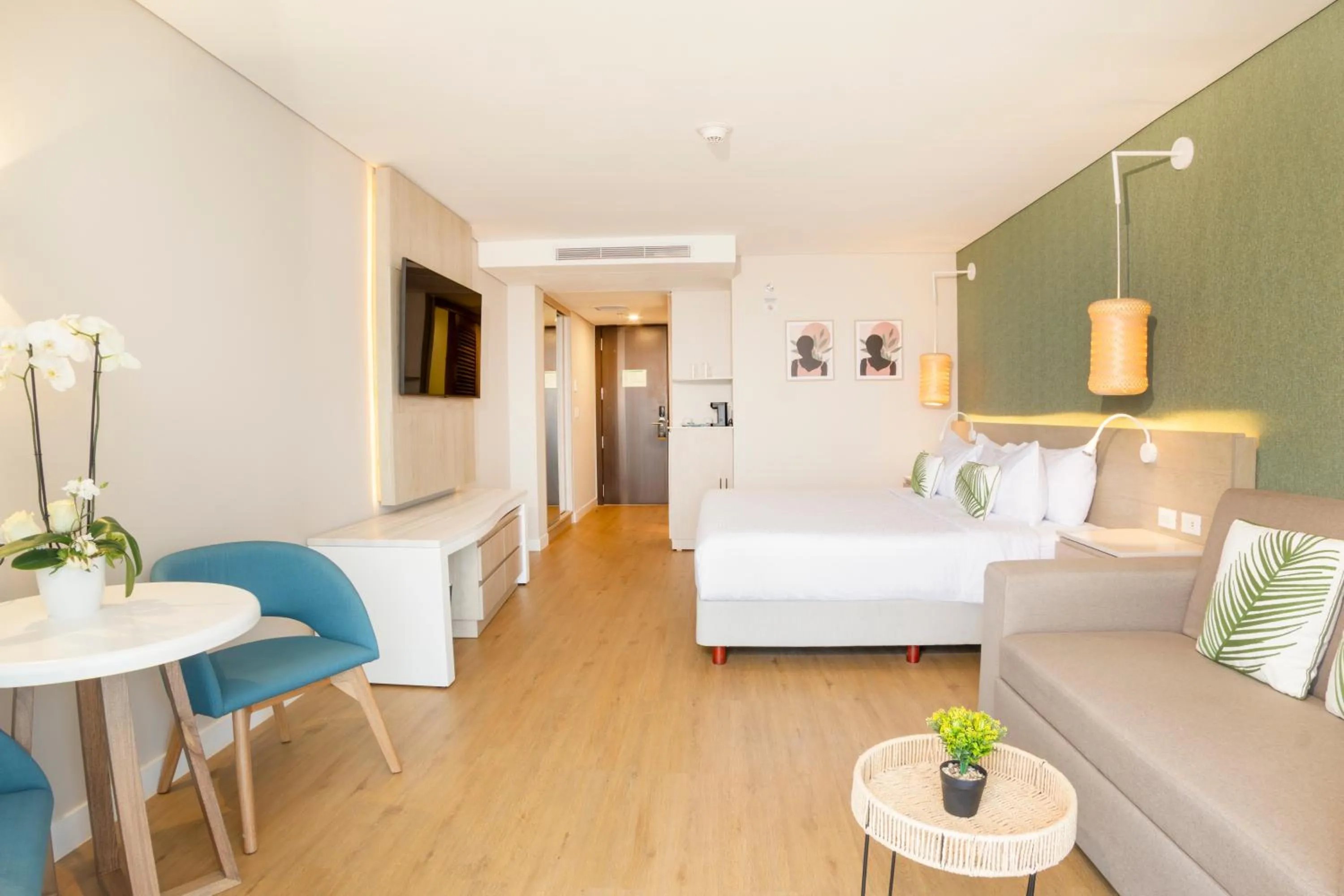 Photo of the whole room, Bed in Grand Sirenis San Andres