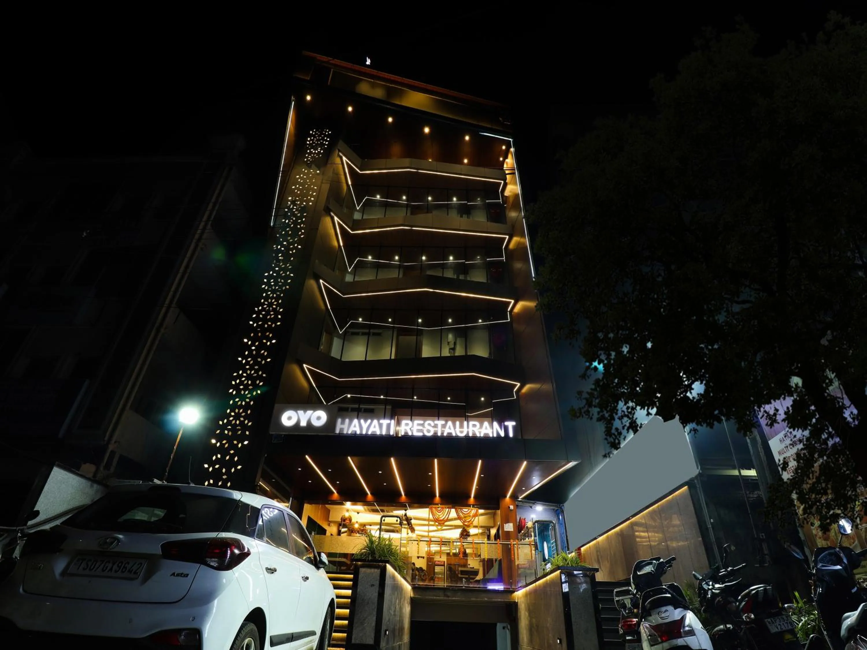 Facade/entrance in Super Townhouse RCC Lamps