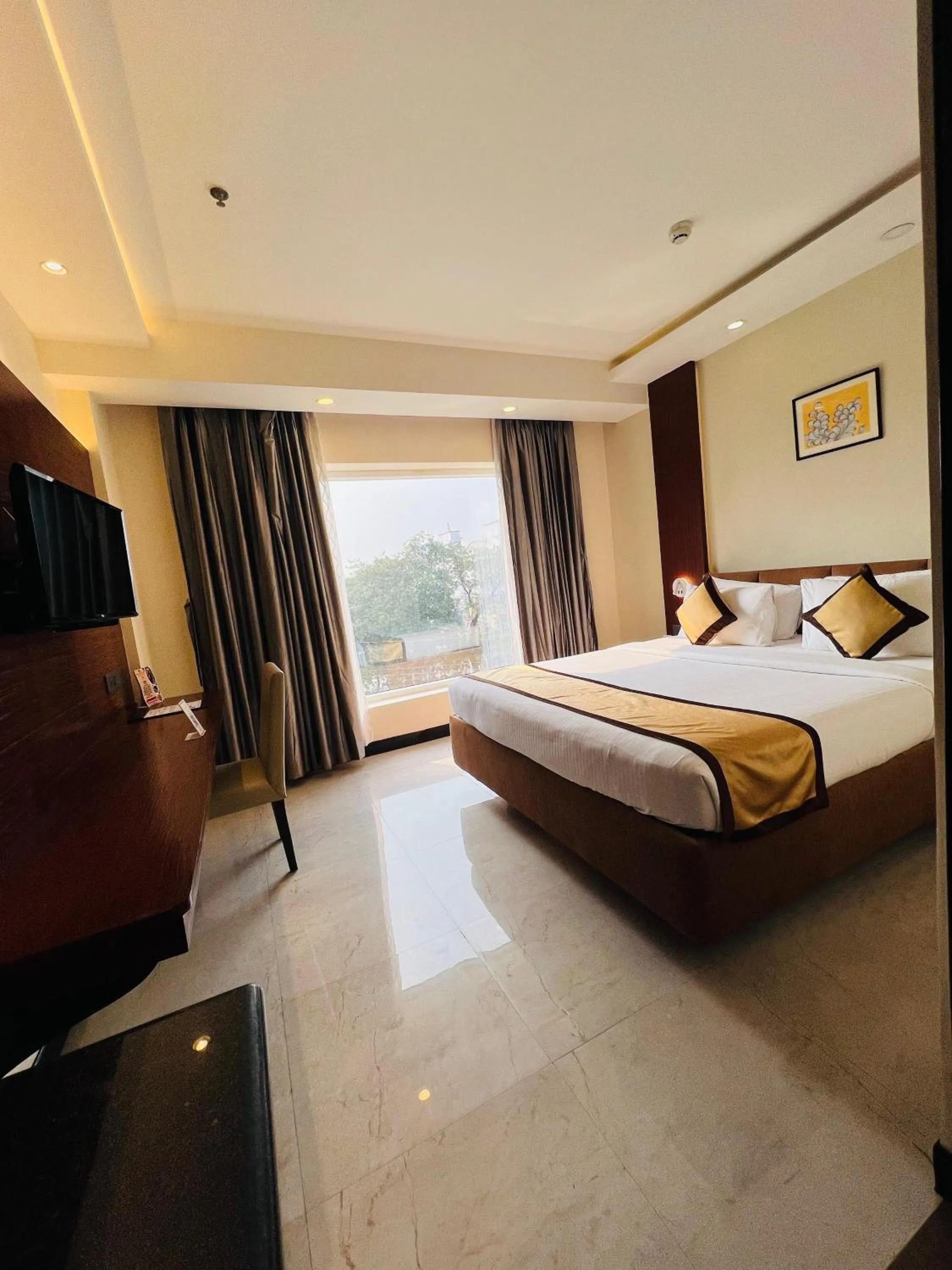 Bedroom, Bed in Golden Retreat