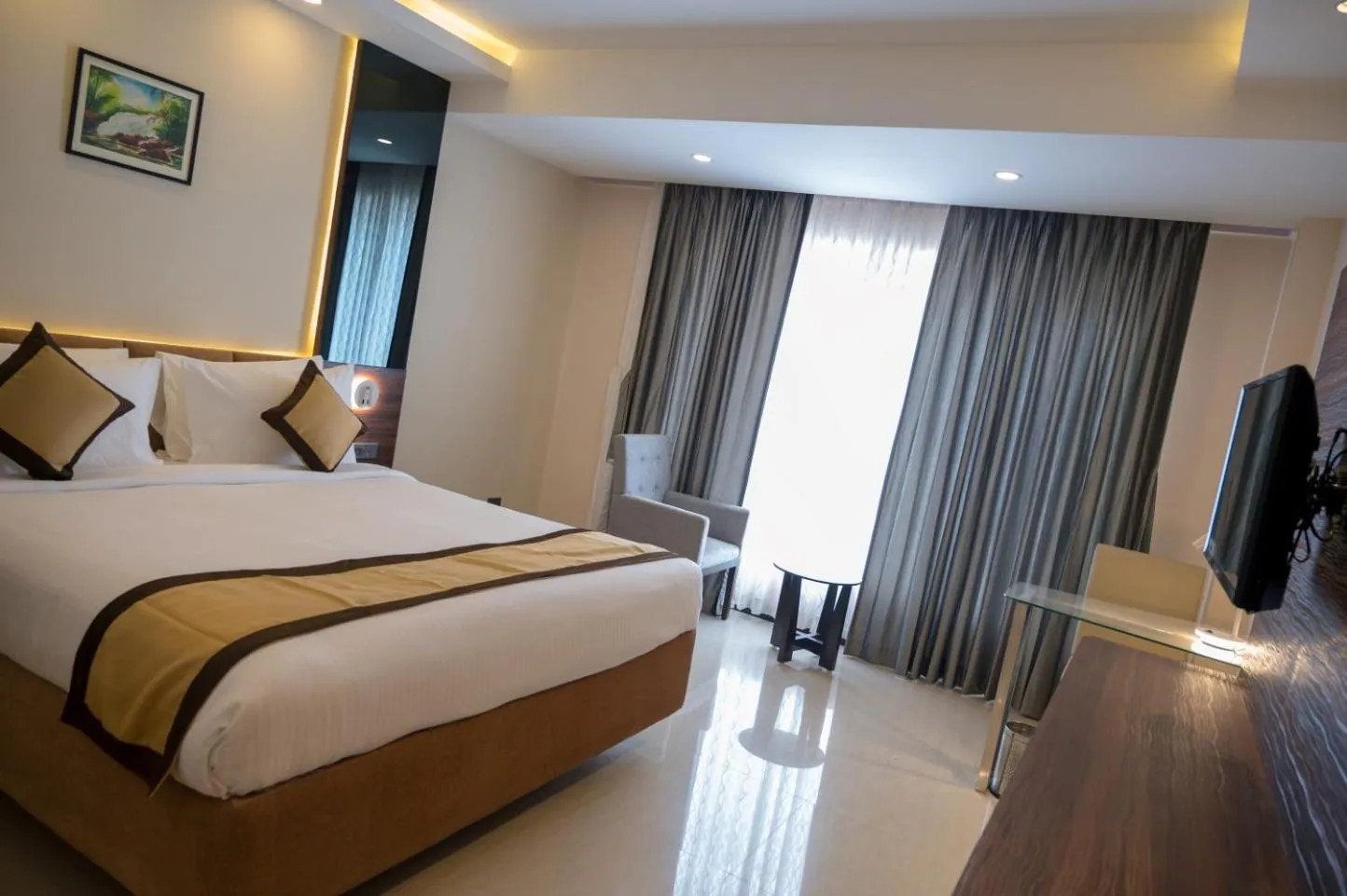 Bedroom, Bed in Golden Retreat