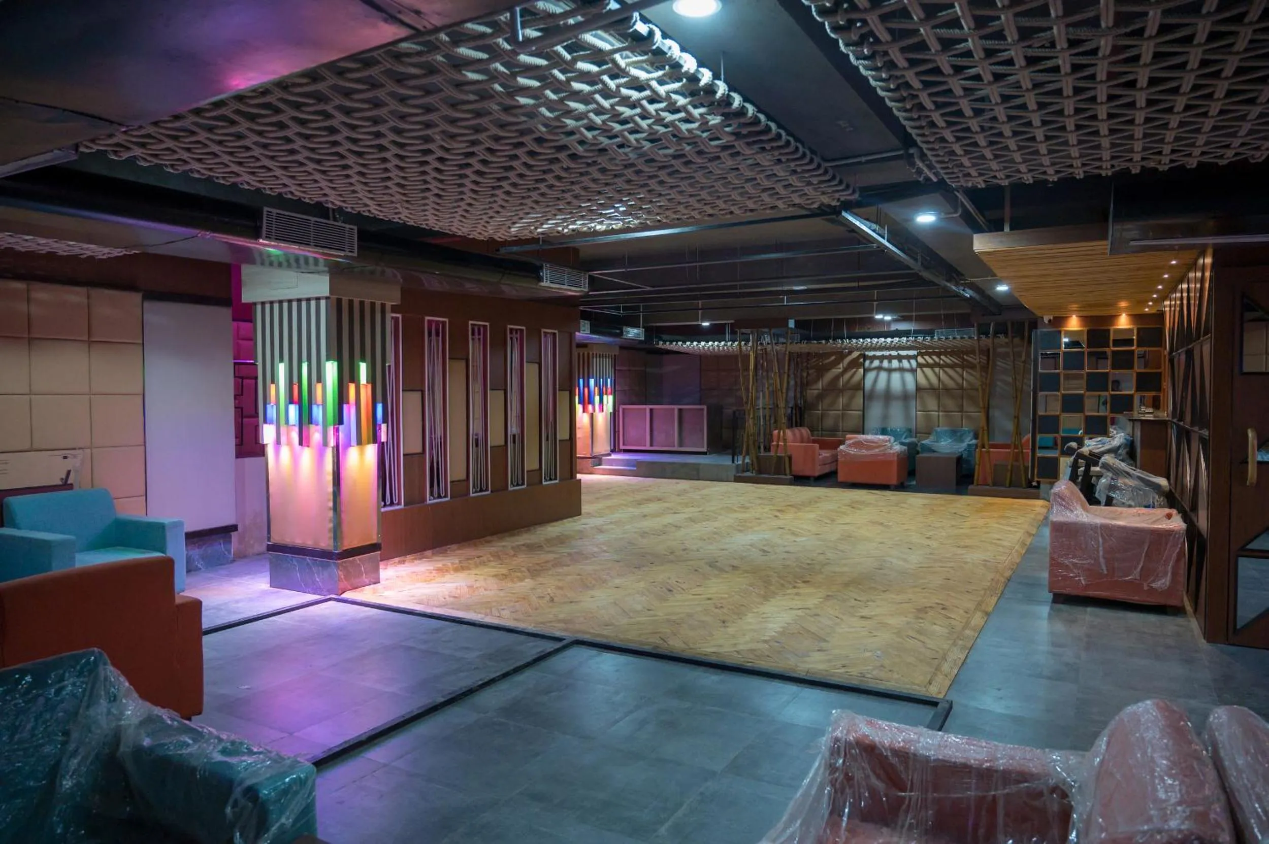 Nightclub / DJ in Golden Retreat