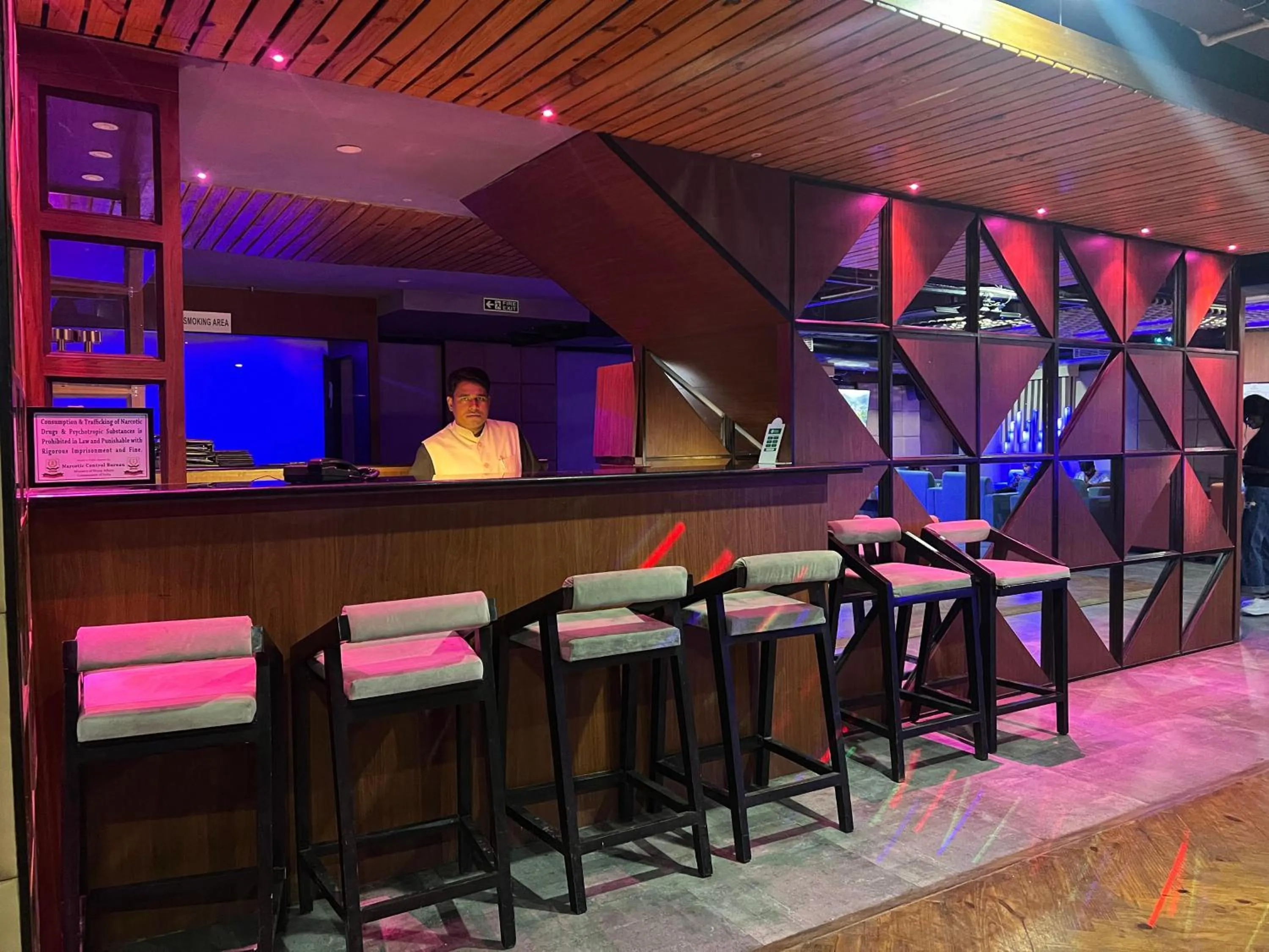 Nightclub / DJ in Golden Retreat