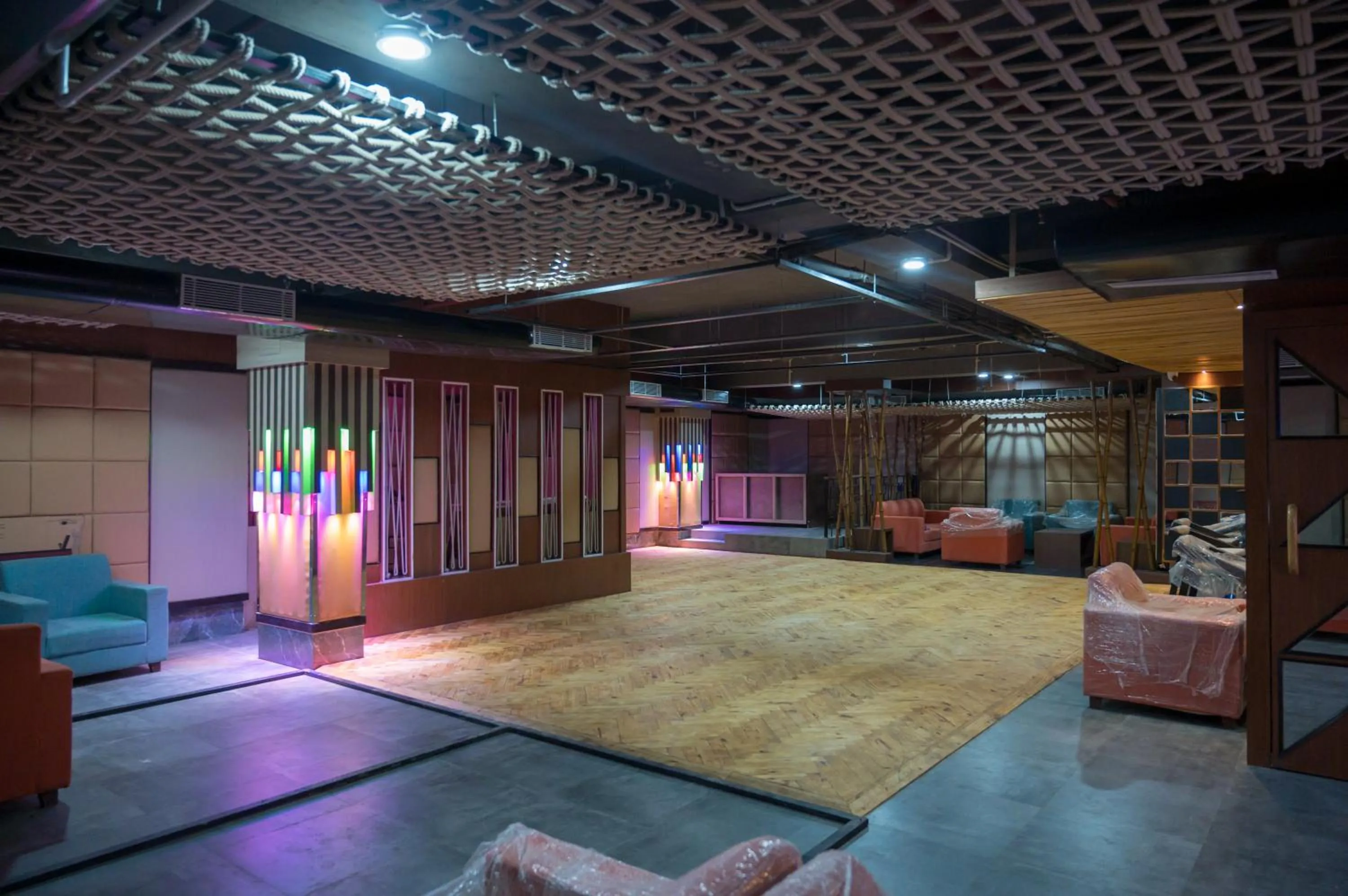 Nightclub / DJ in Golden Retreat