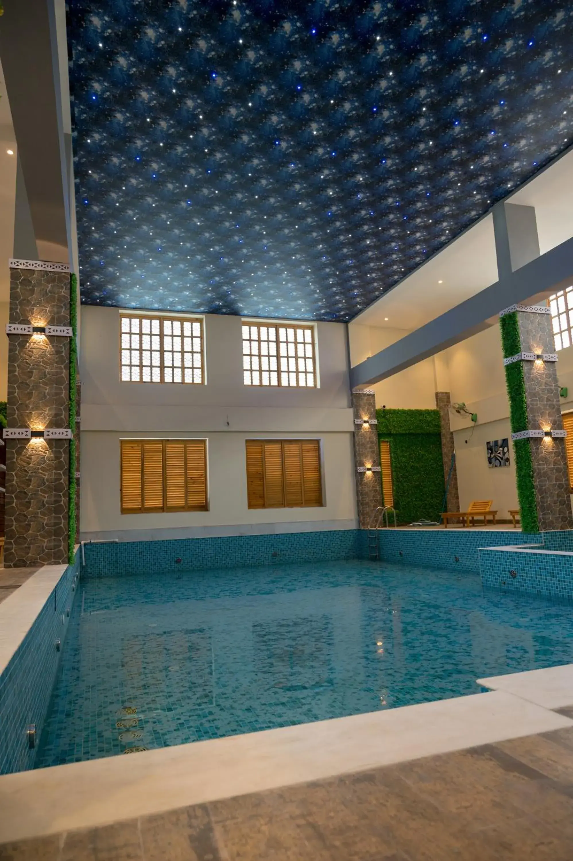 Swimming pool in Golden Retreat Swimming pool in Golden Retreat