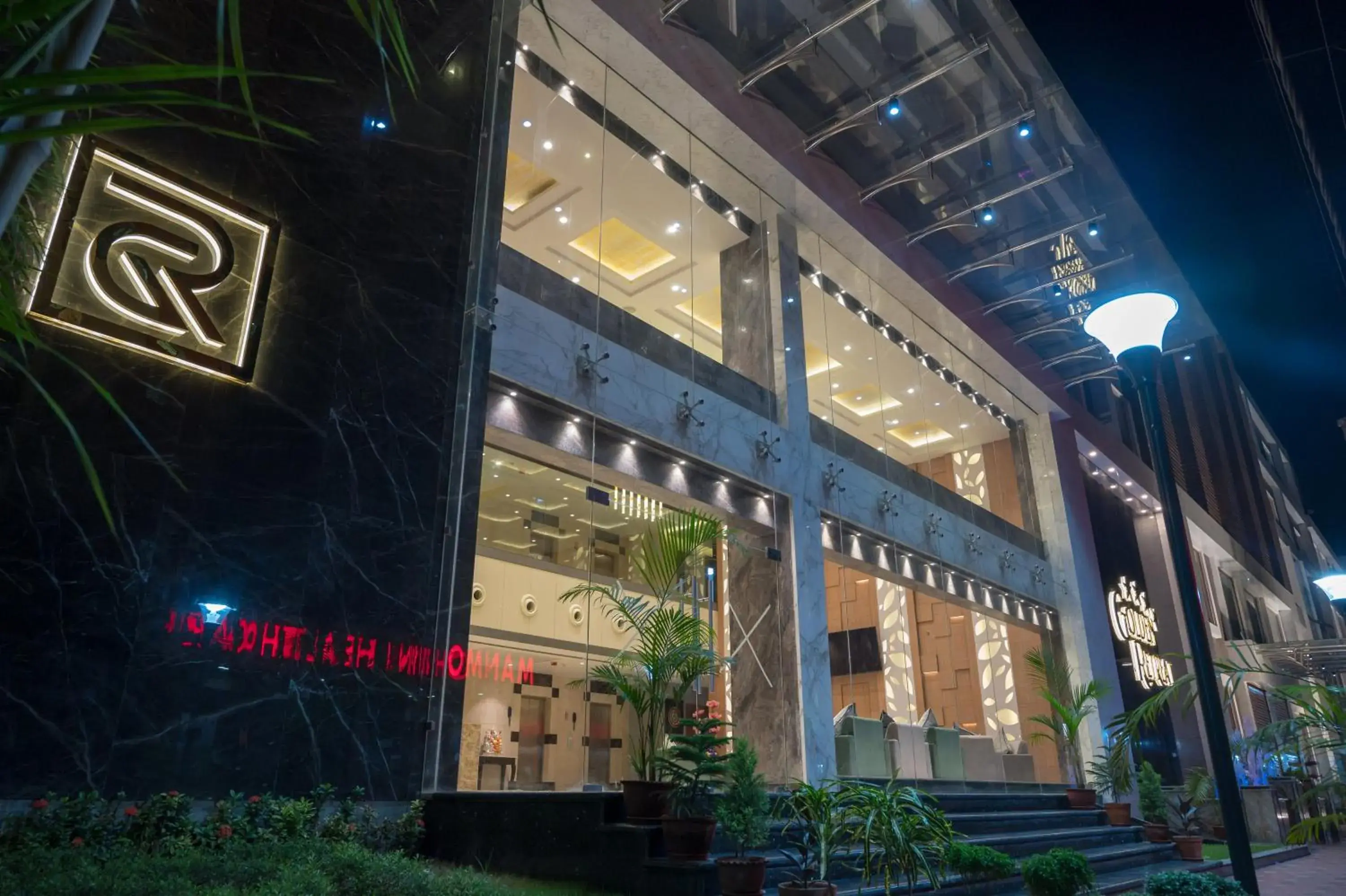 Facade/entrance in Golden Retreat Facade/entrance in Golden Retreat