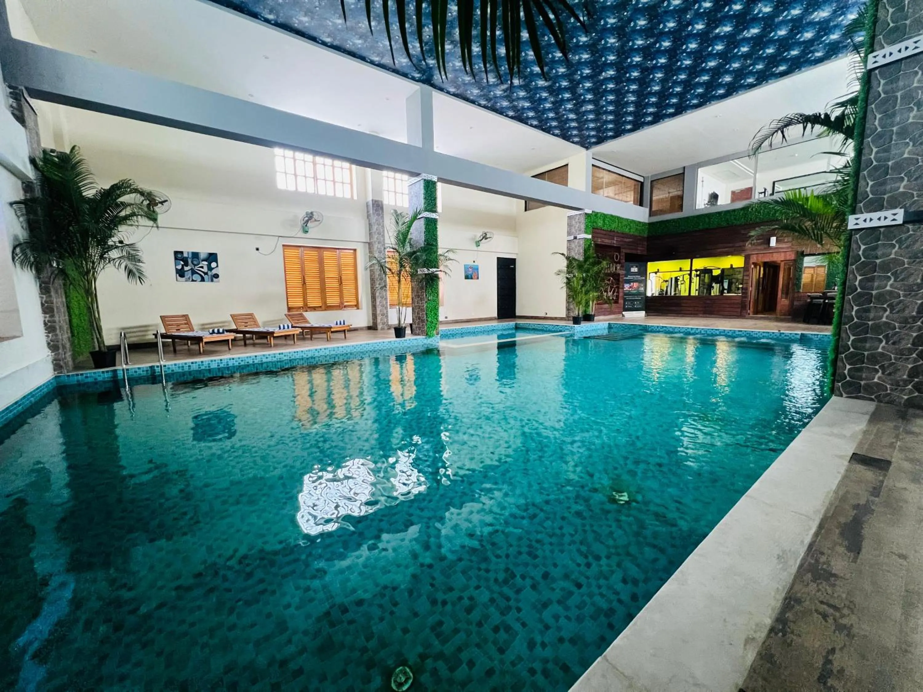 Swimming pool in Golden Retreat