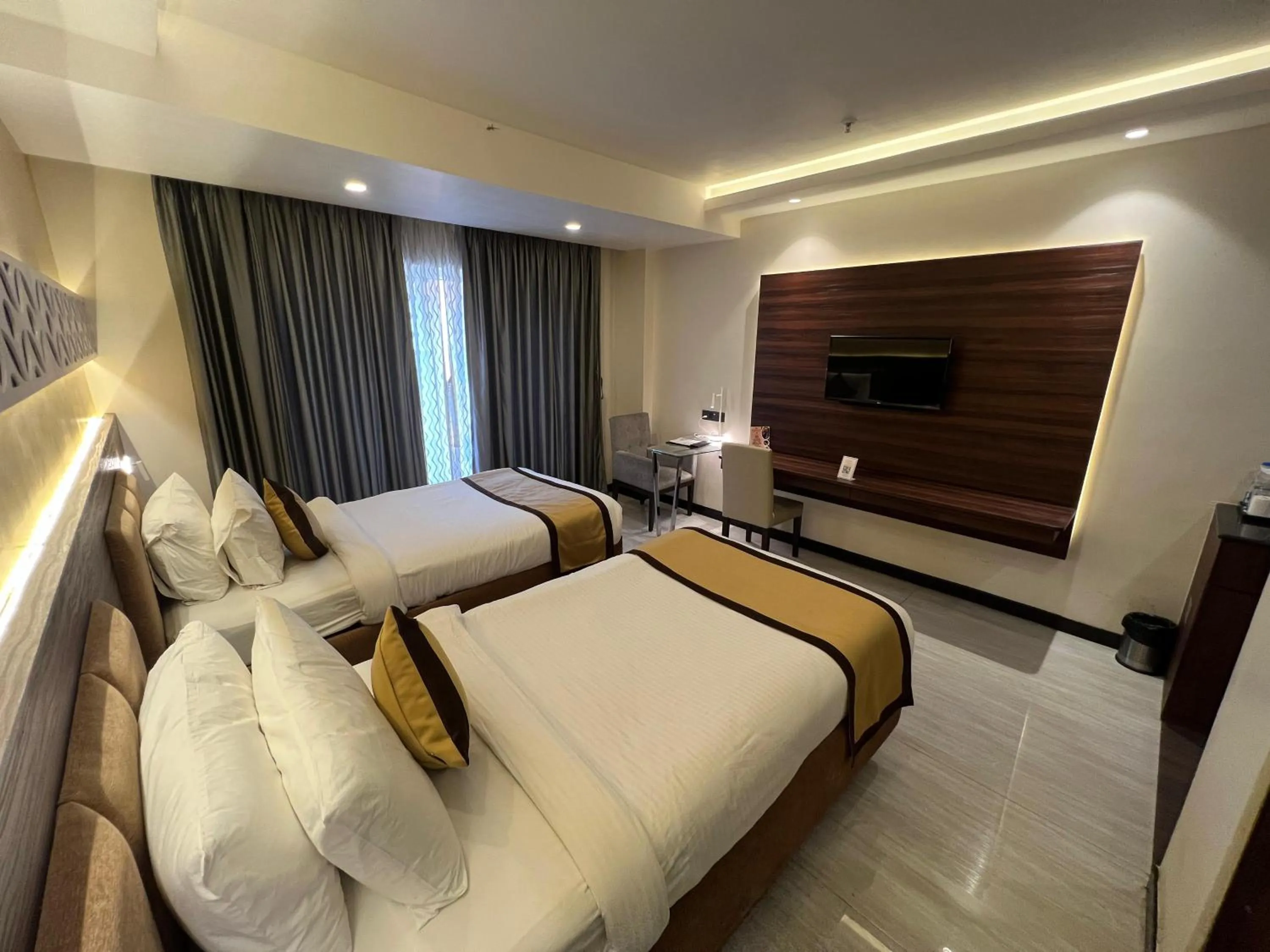 Bedroom, Bed in Golden Retreat