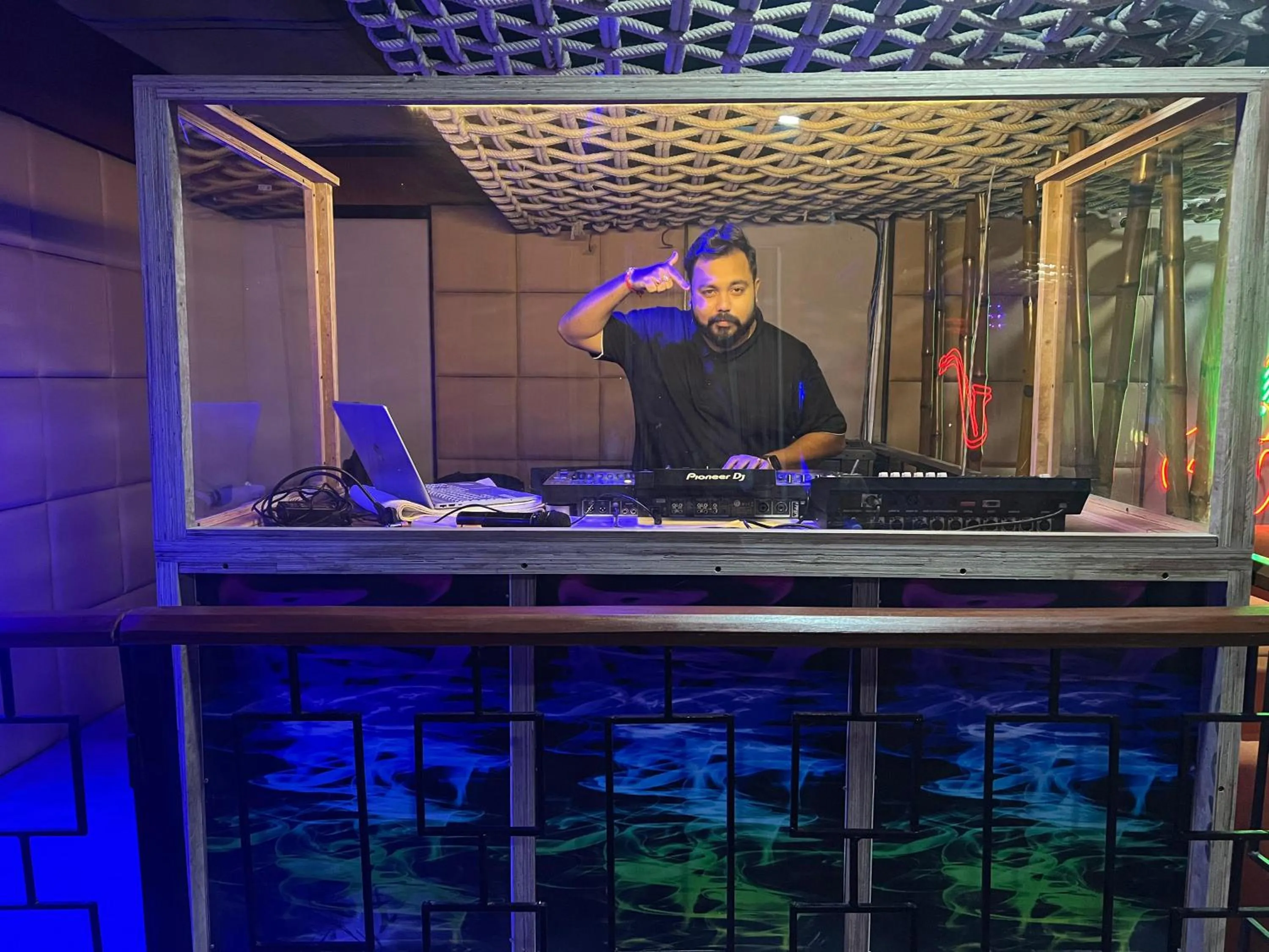 Nightclub / DJ in Golden Retreat