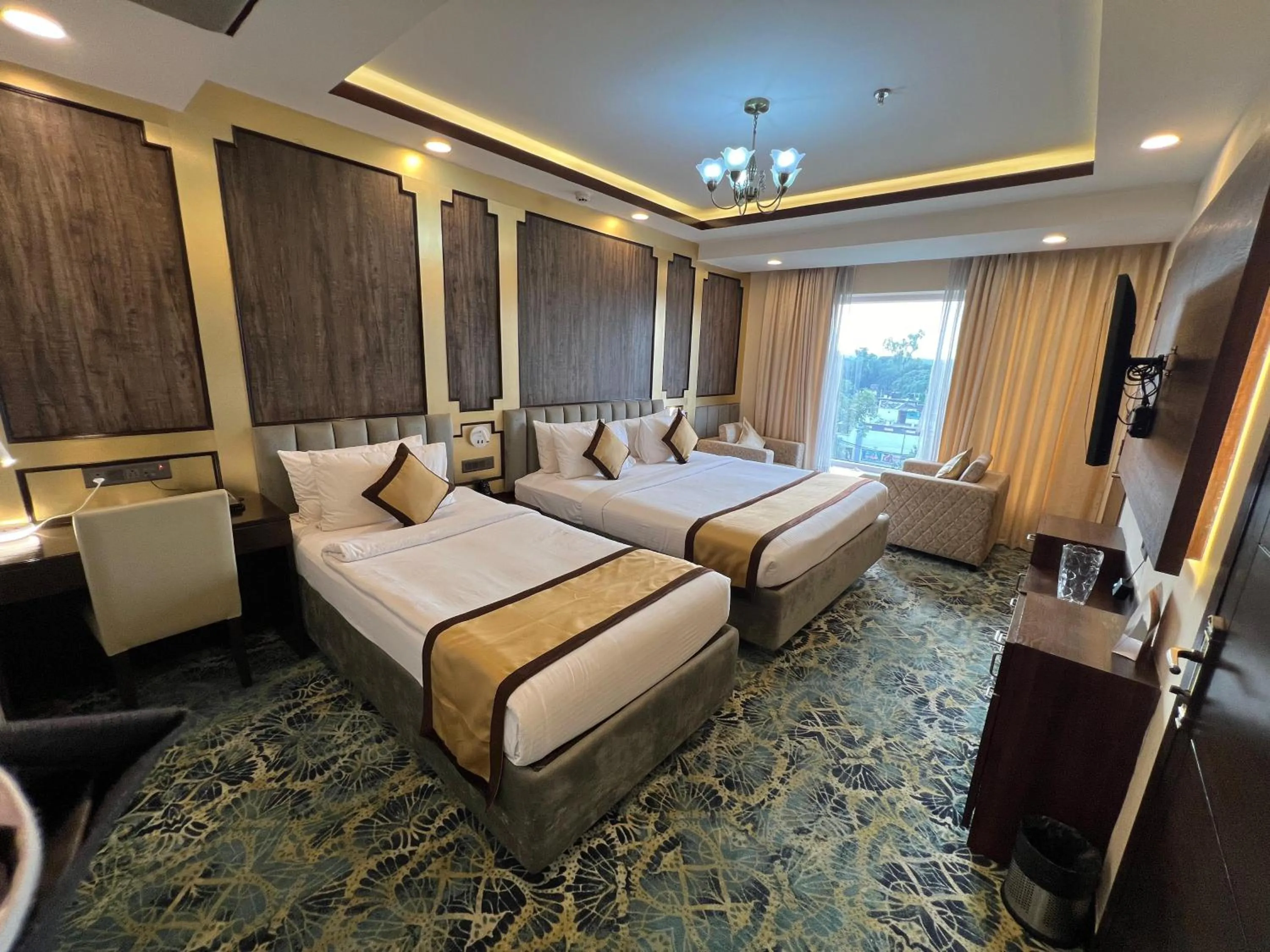 Bedroom, Bed in Golden Retreat