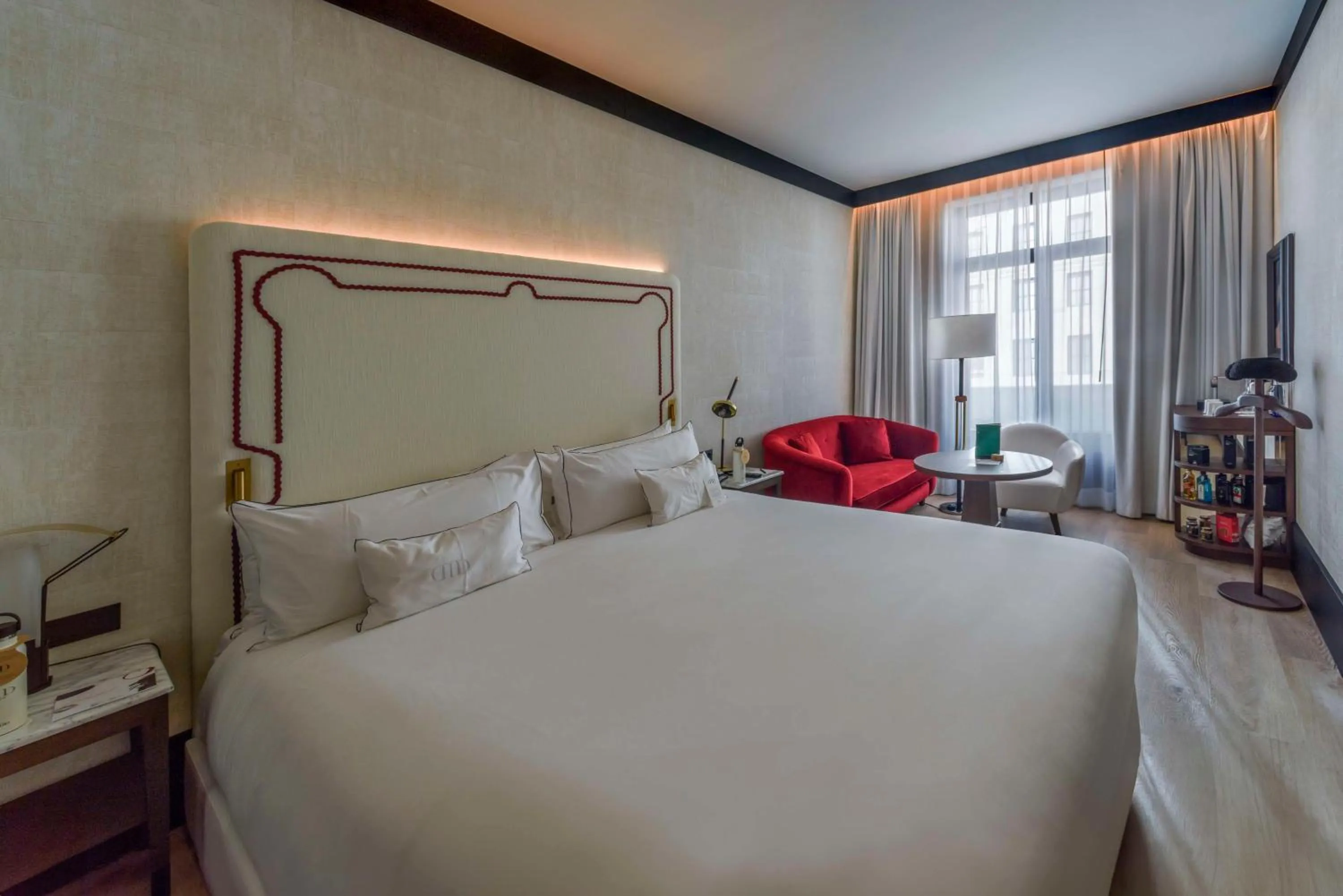 Photo of the whole room, Bed in Hotel Montera Madrid, Curio Collection By Hilton