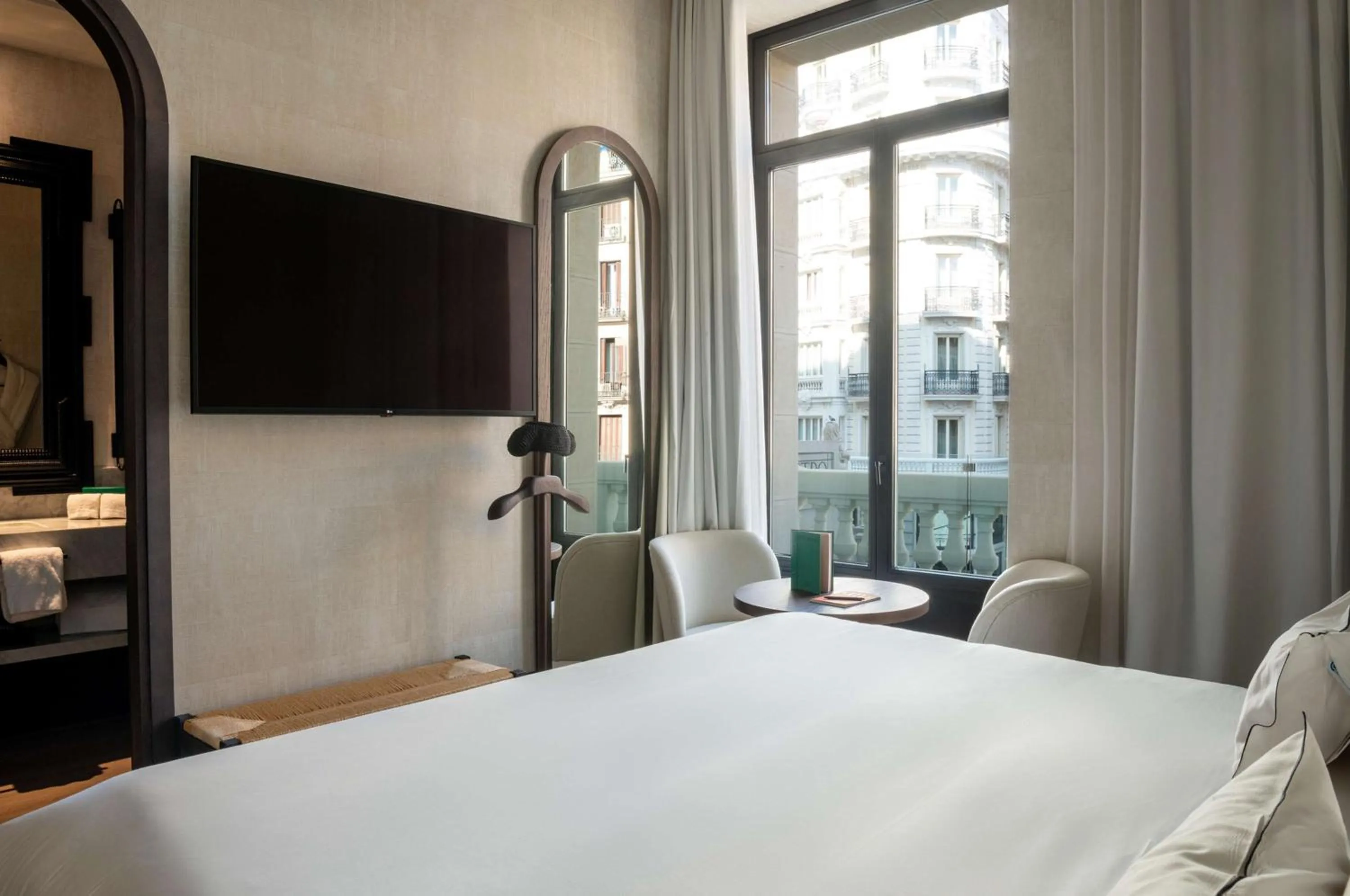 Bed in Hotel Montera Madrid, Curio Collection By Hilton