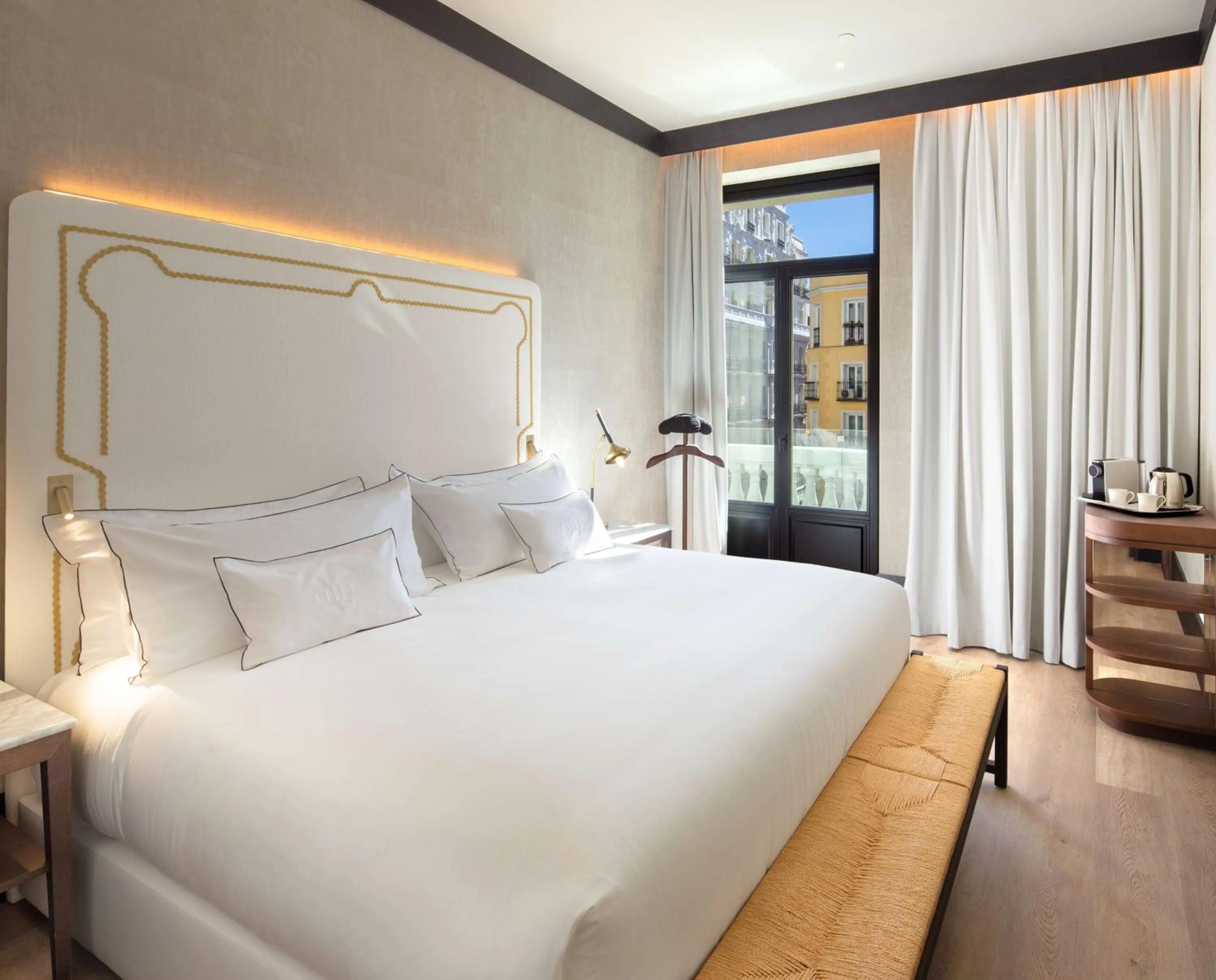 Bed in Hotel Montera Madrid, Curio Collection By Hilton