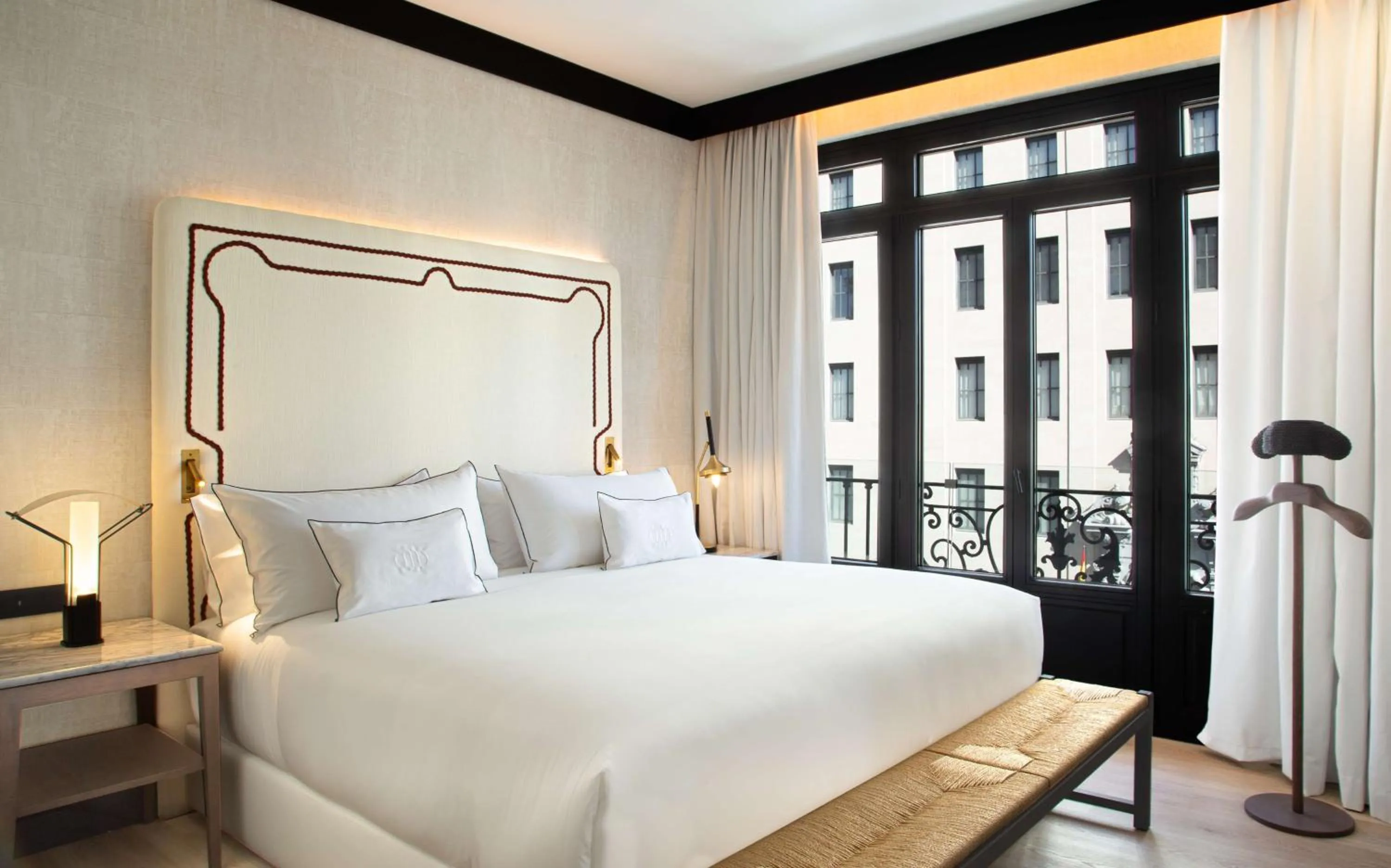 Bed in Hotel Montera Madrid, Curio Collection By Hilton