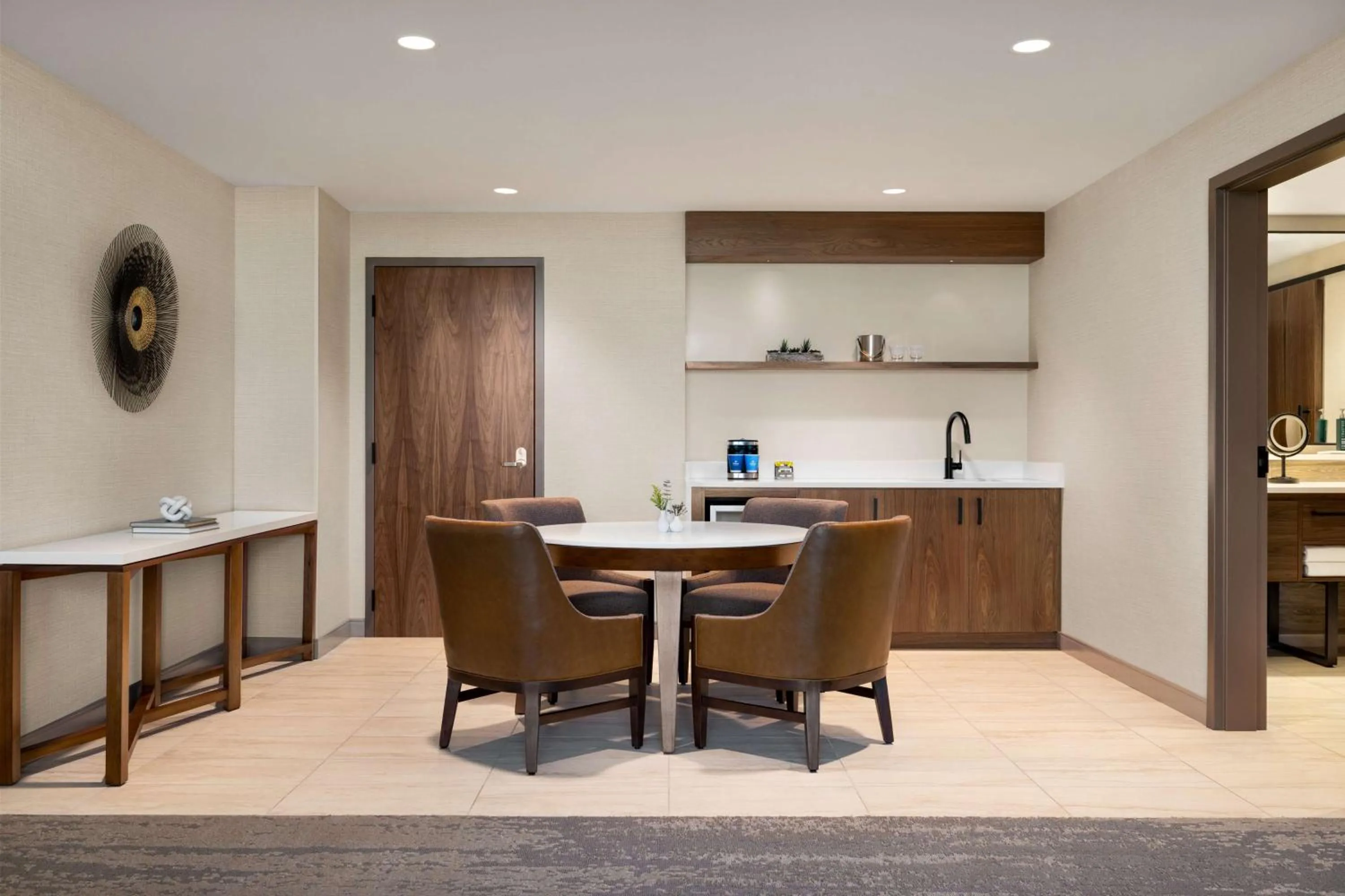 Photo of the whole room in Hilton North Scottsdale At Cavasson