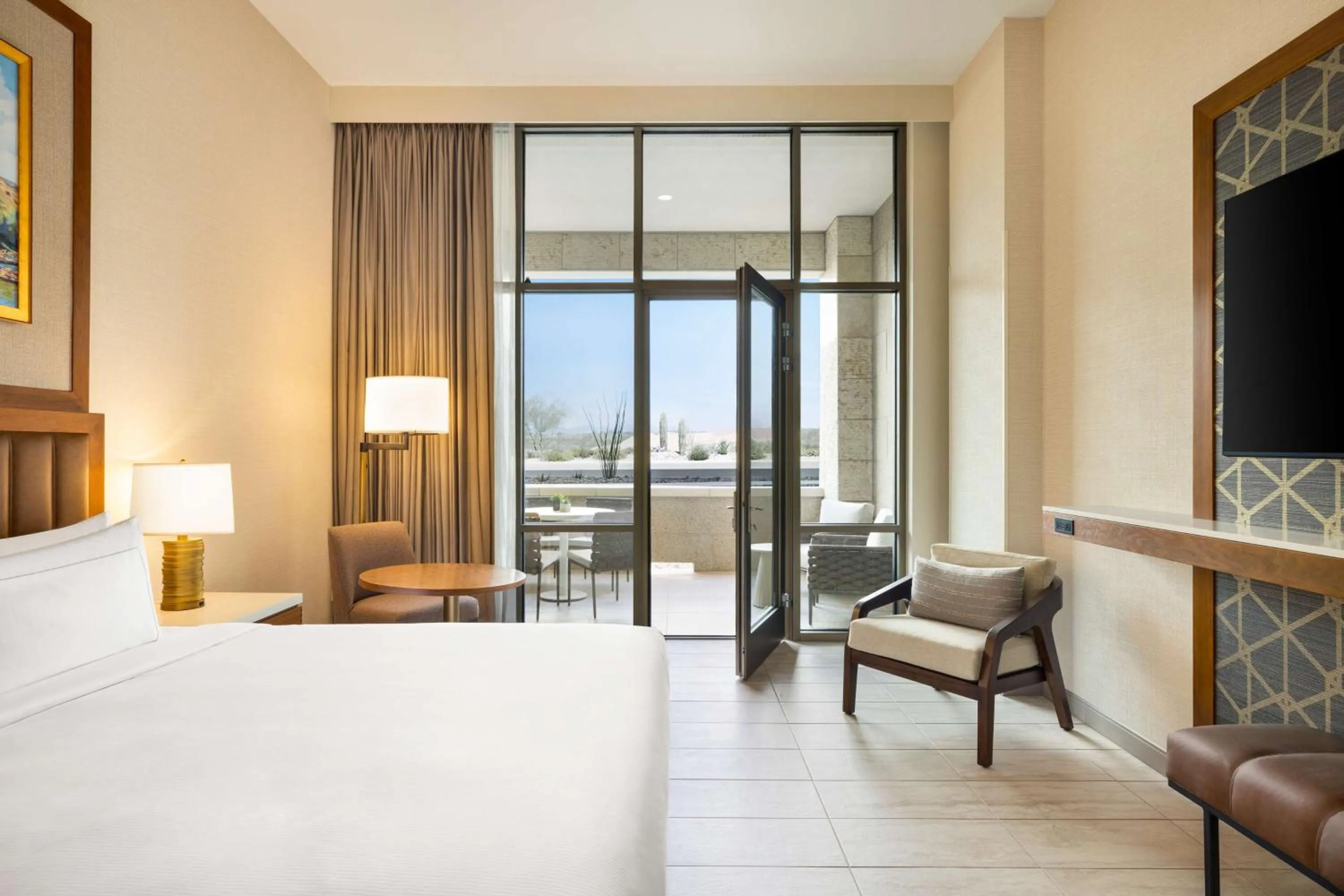 Photo of the whole room, Bed in Hilton North Scottsdale At Cavasson