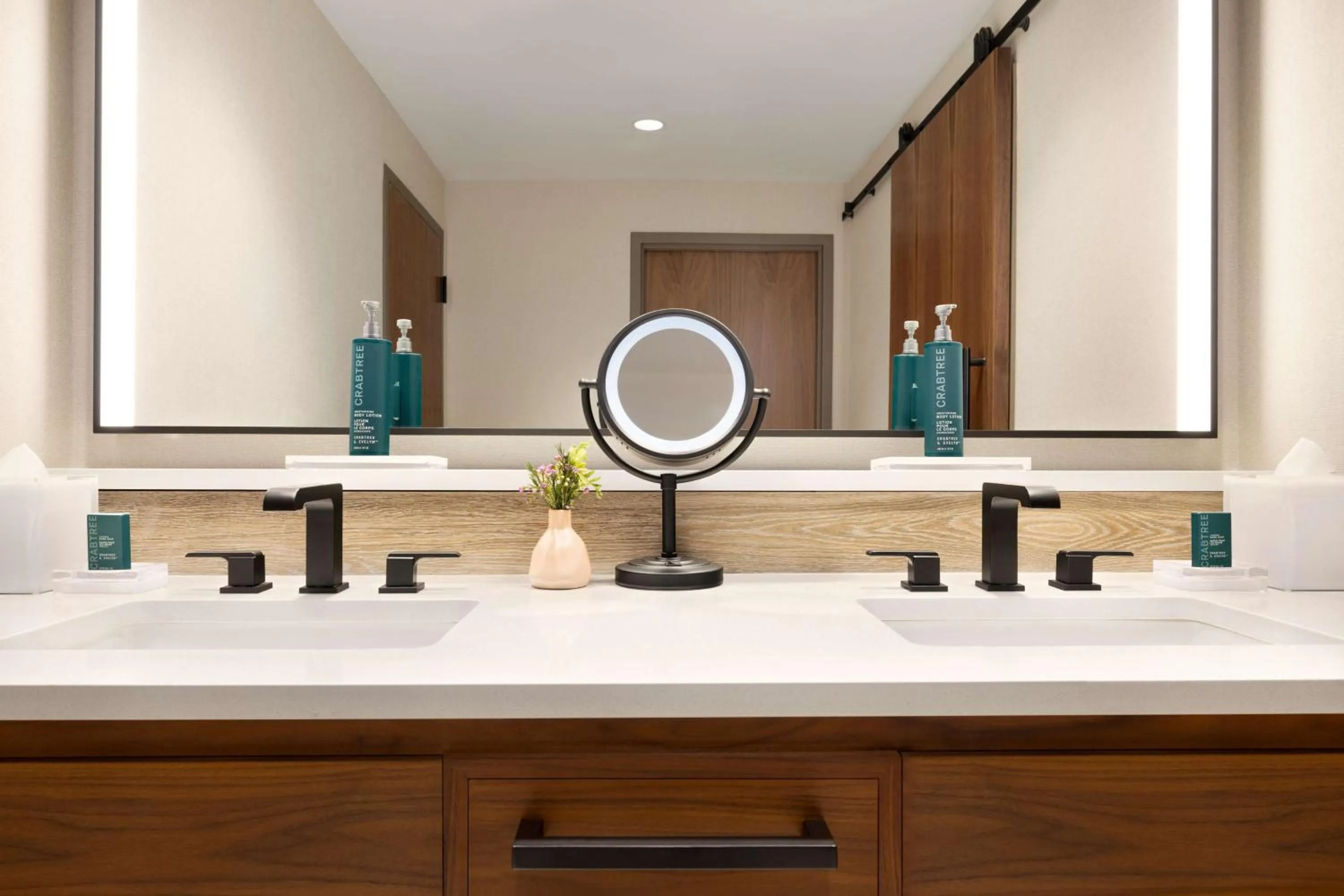 Photo of the whole room in Hilton North Scottsdale At Cavasson