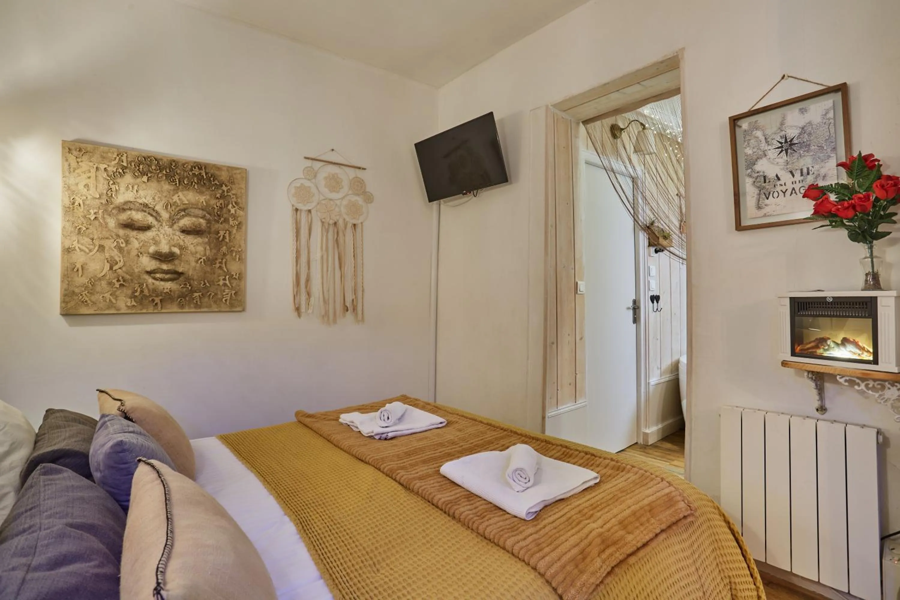 Bed in Appart Aix sauna jacuzzi balneo spa privatifs hyper centre historique cour intérieur