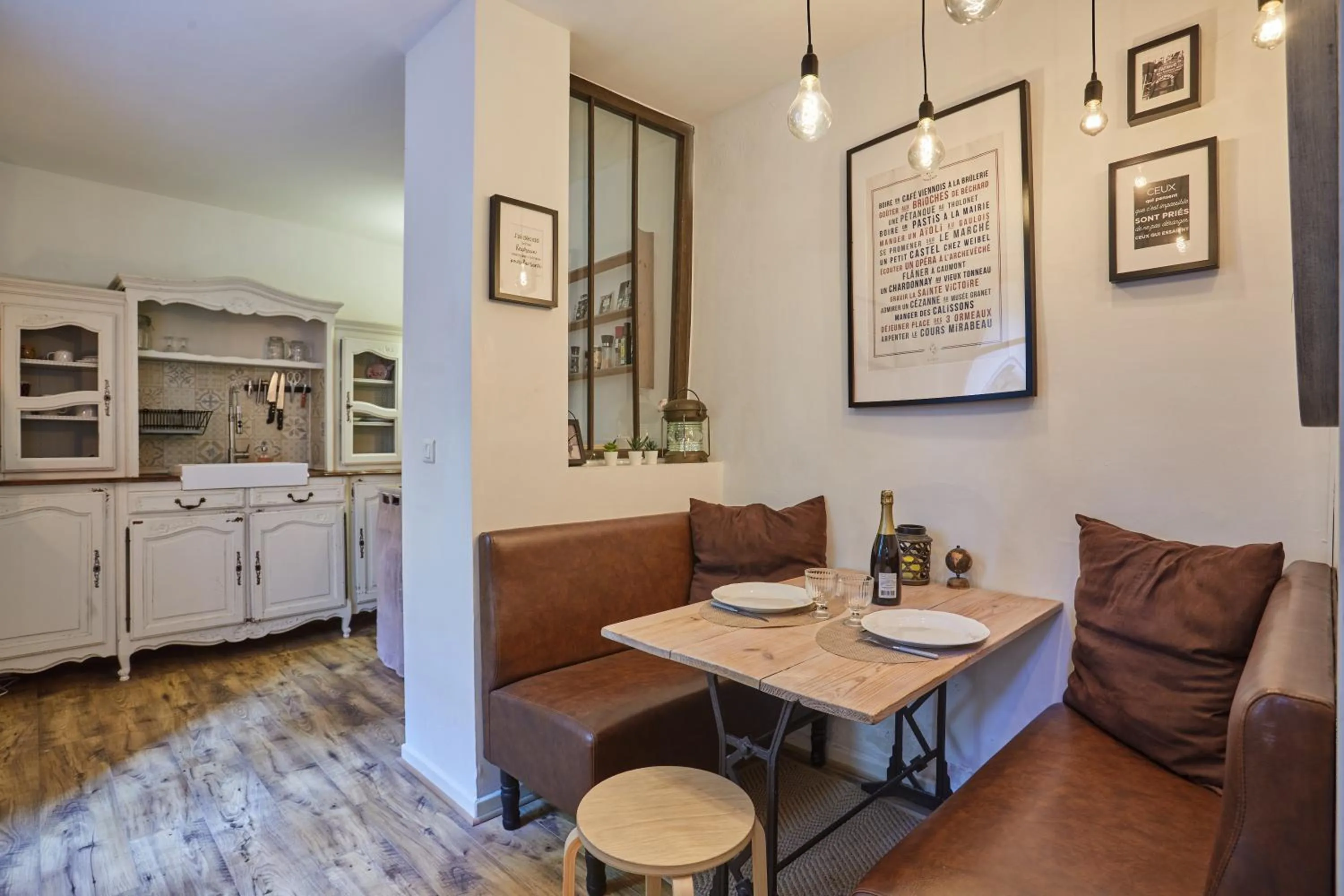 Appart Aix sauna jacuzzi balneo spa privatifs hyper centre historique cour intérieur