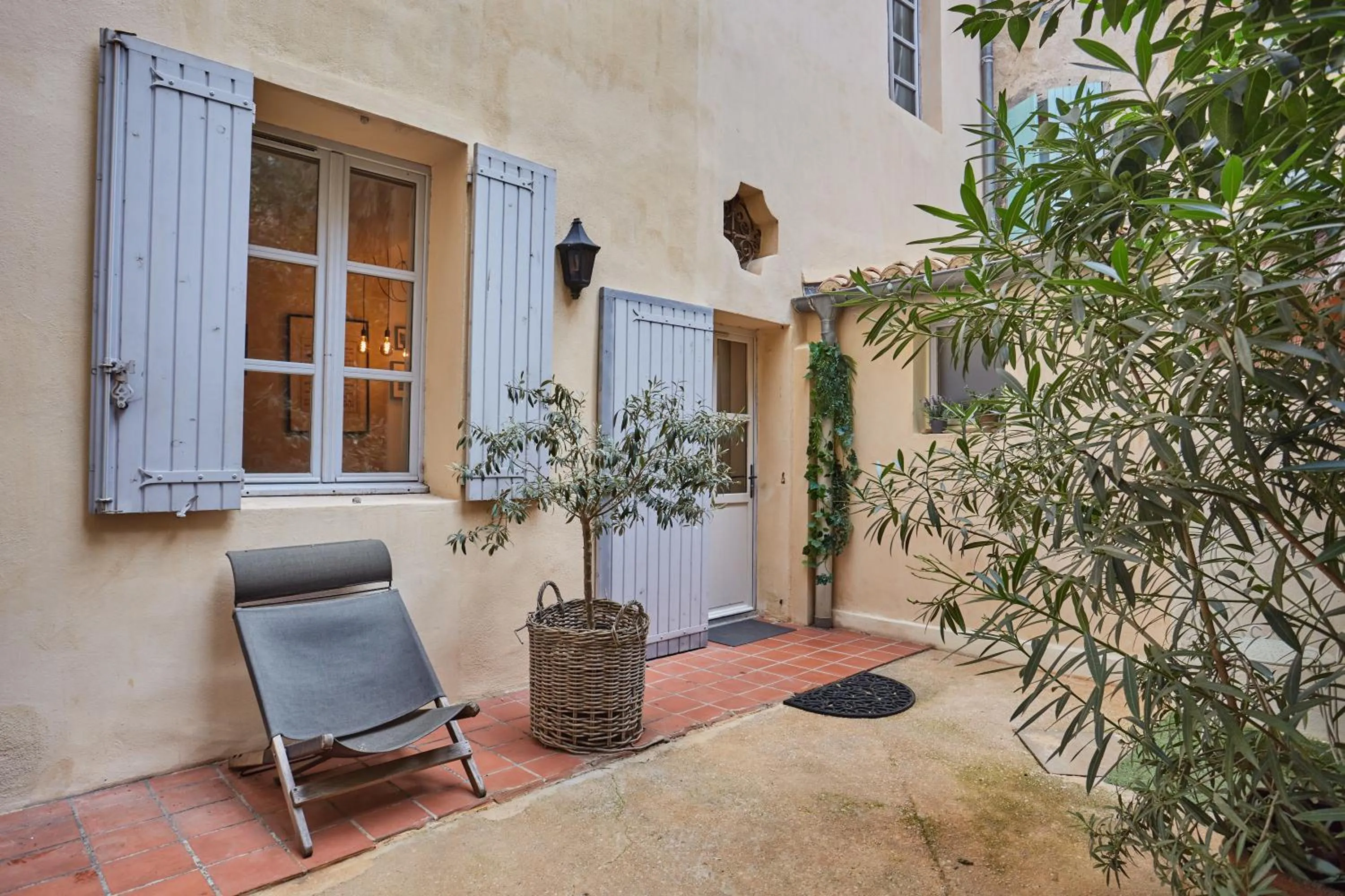 Appart Aix sauna jacuzzi balneo spa privatifs hyper centre historique cour intérieur