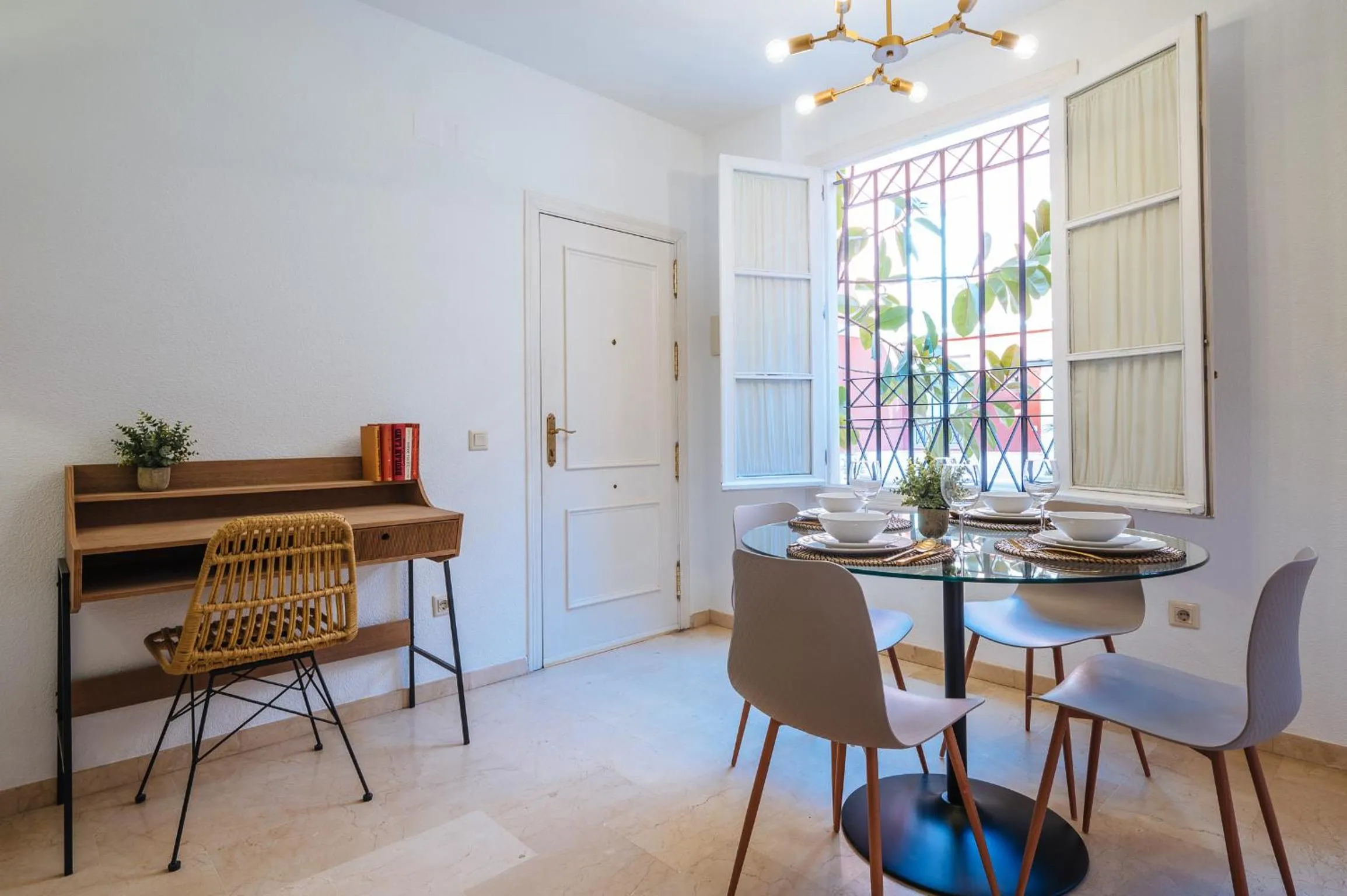 Seating area in Lirio Suite Apartment - Private Parking included