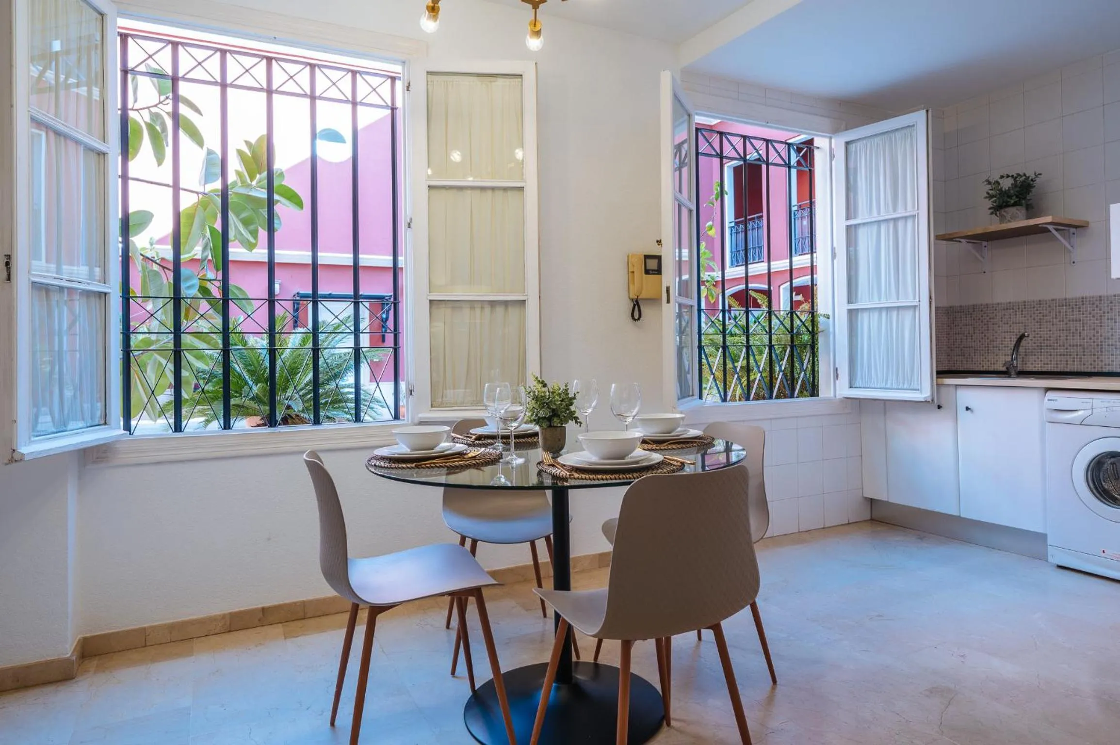 Kitchen or kitchenette in Lirio Suite Apartment - Private Parking included