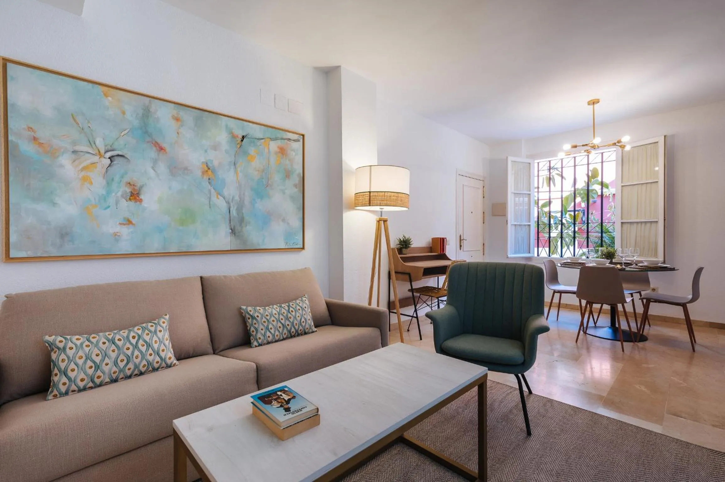 Living room in Lirio Suite Apartment - Private Parking included