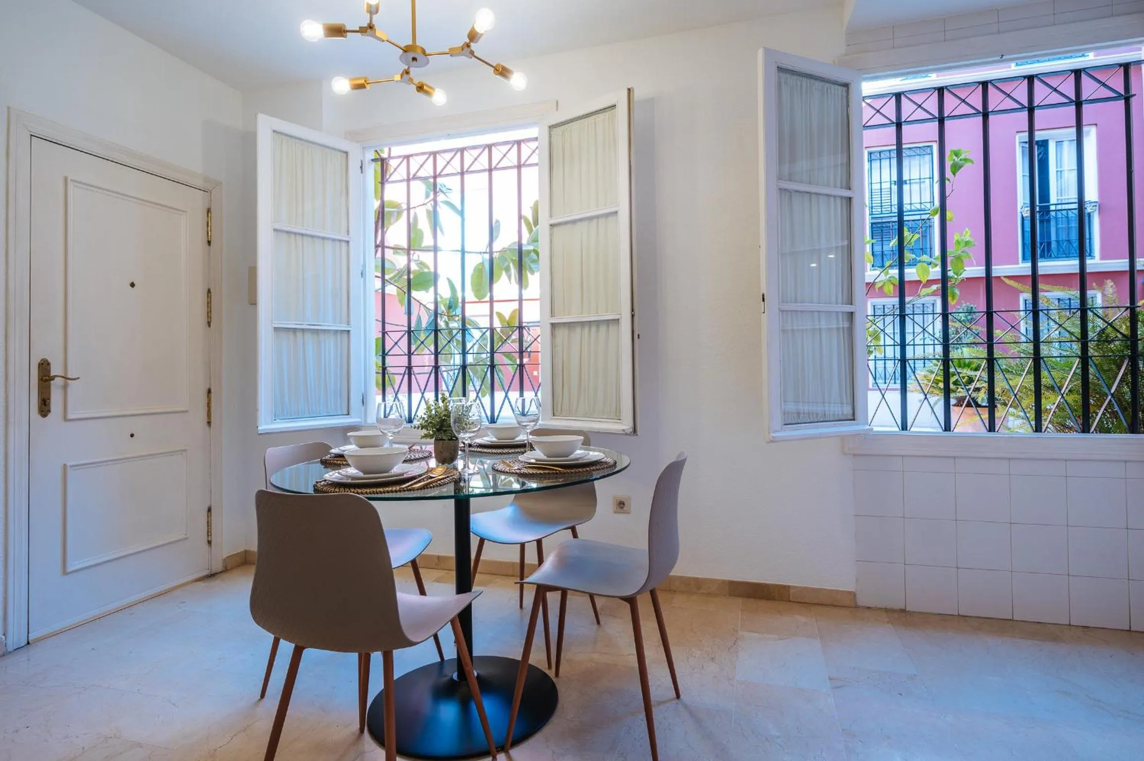 Living room in Lirio Suite Apartment - Private Parking included