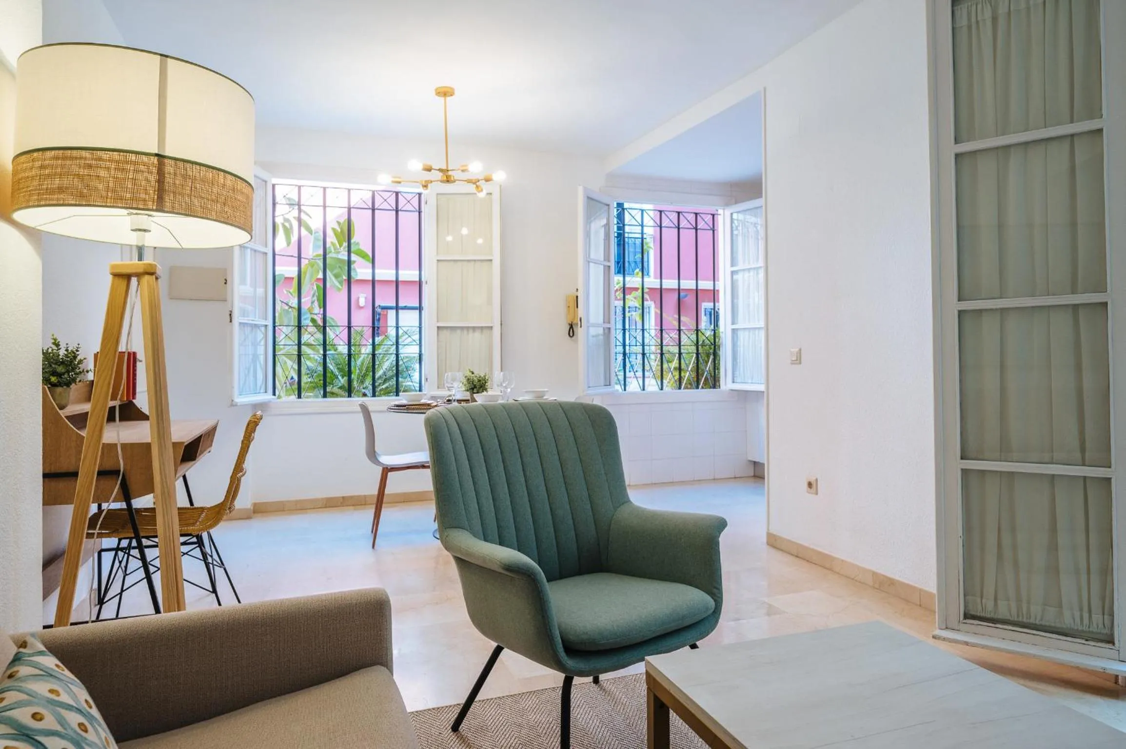 Living room in Lirio Suite Apartment - Private Parking included