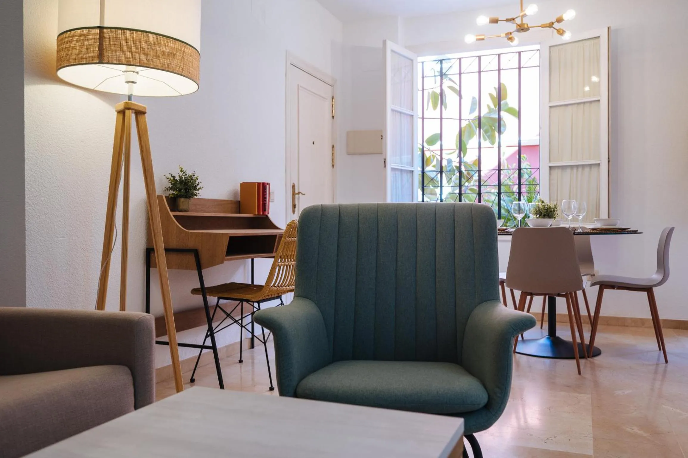 Living room in Lirio Suite Apartment - Private Parking included