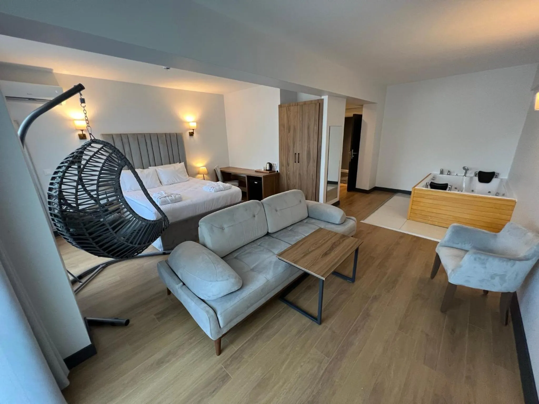 Seating area, Bed in Lake Life Hotel