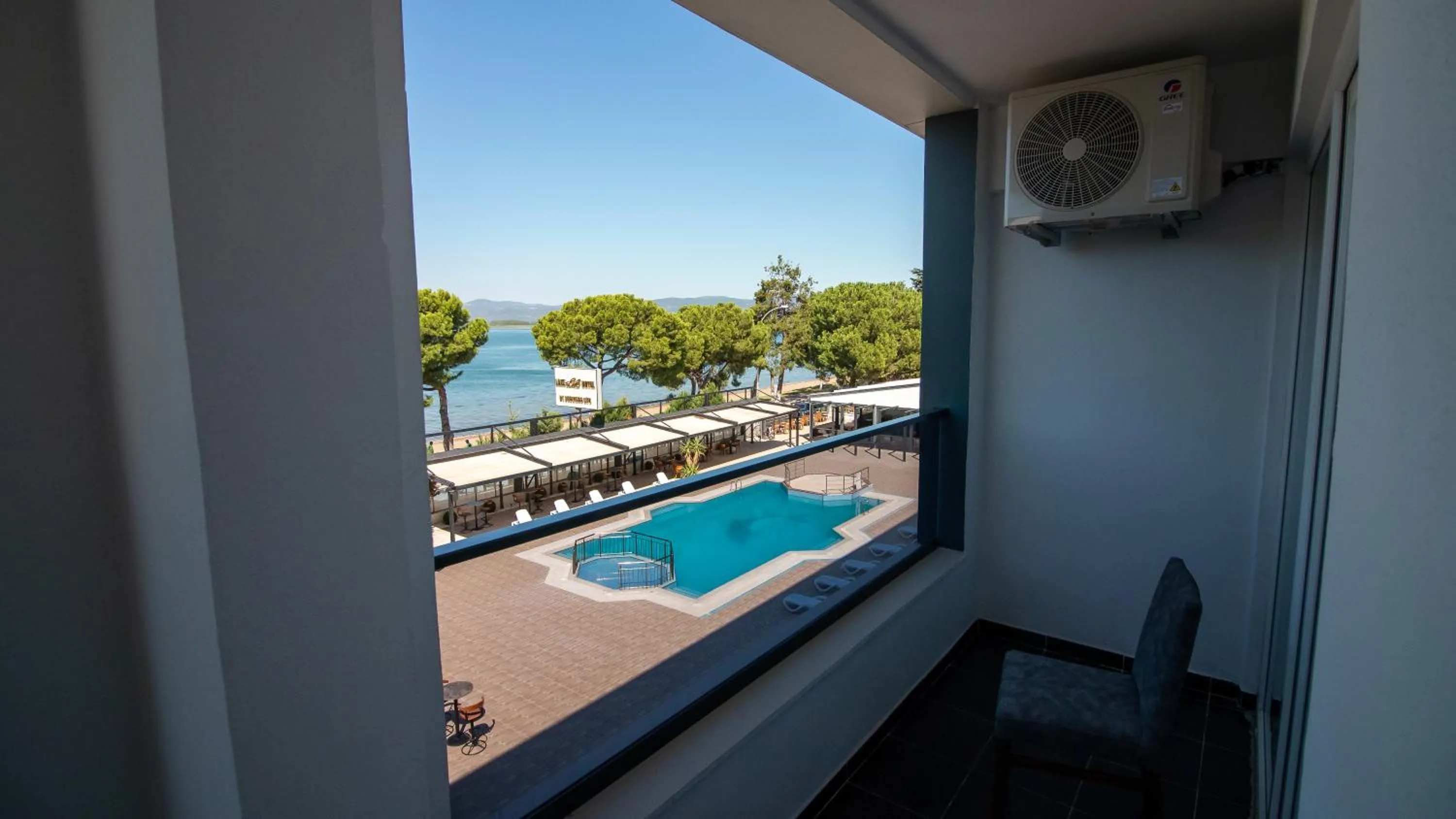 Balcony/Terrace in Lake Life Hotel