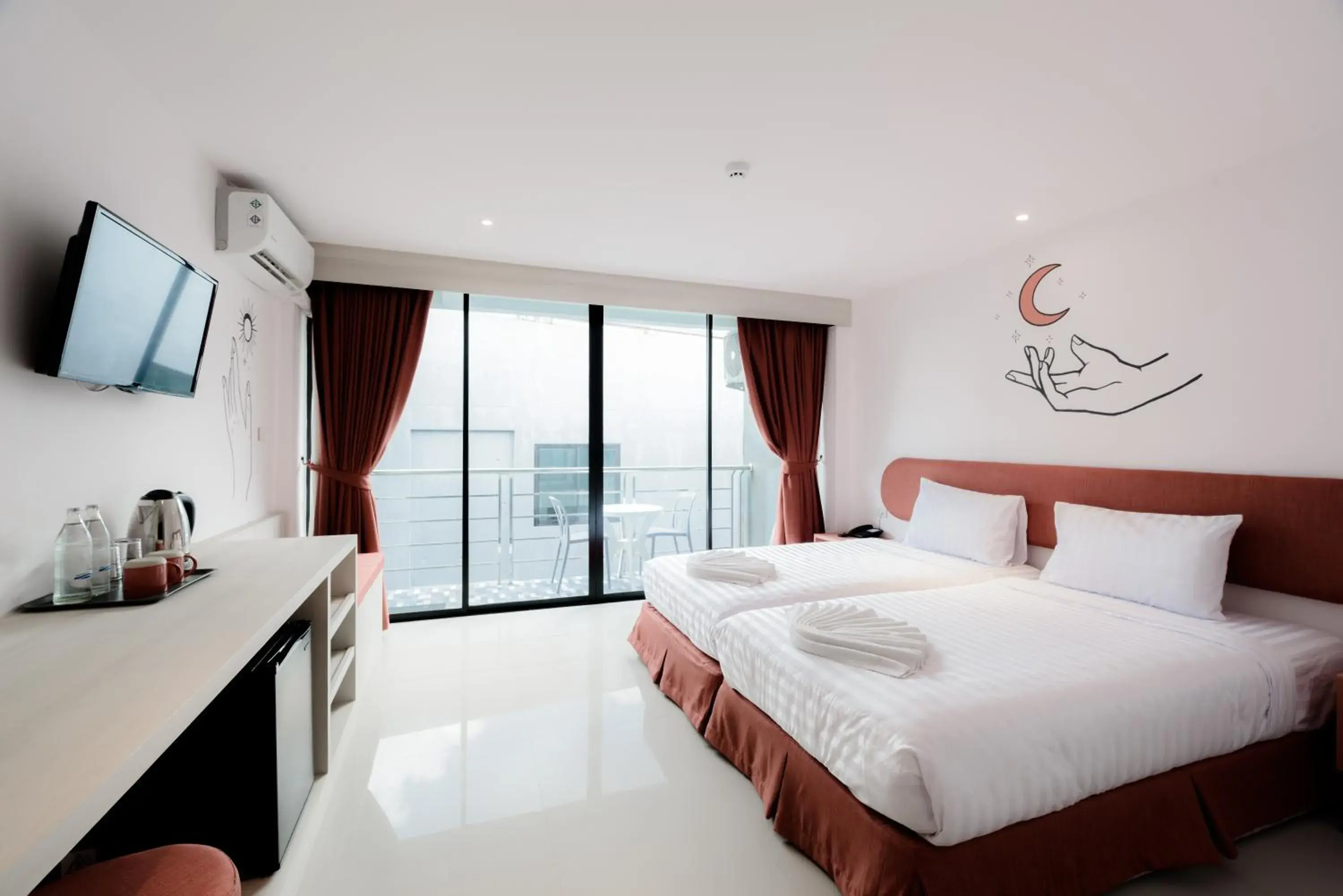 Property building, Bed in Moon Budget Hotel Property building, Bed in Moon Budget Hotel