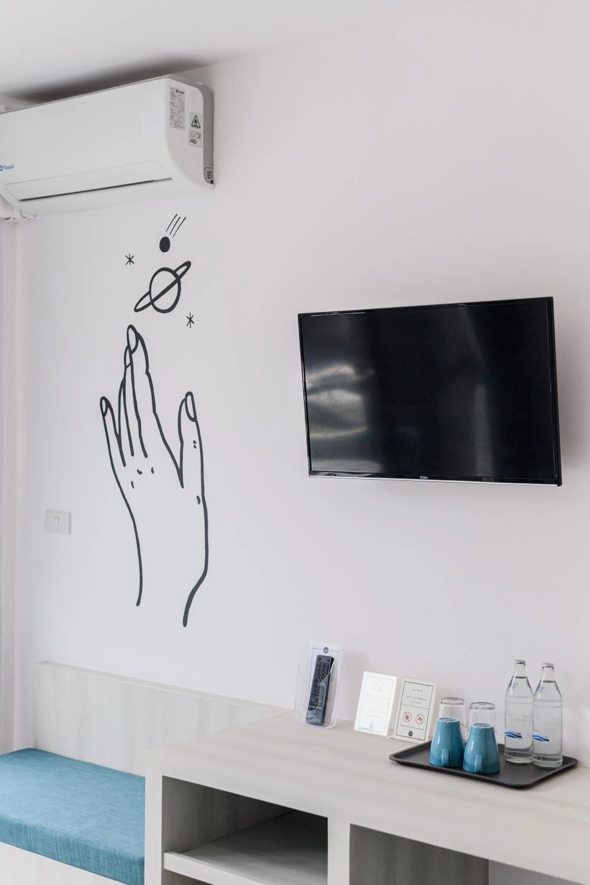 TV and multimedia in Moon Budget Hotel